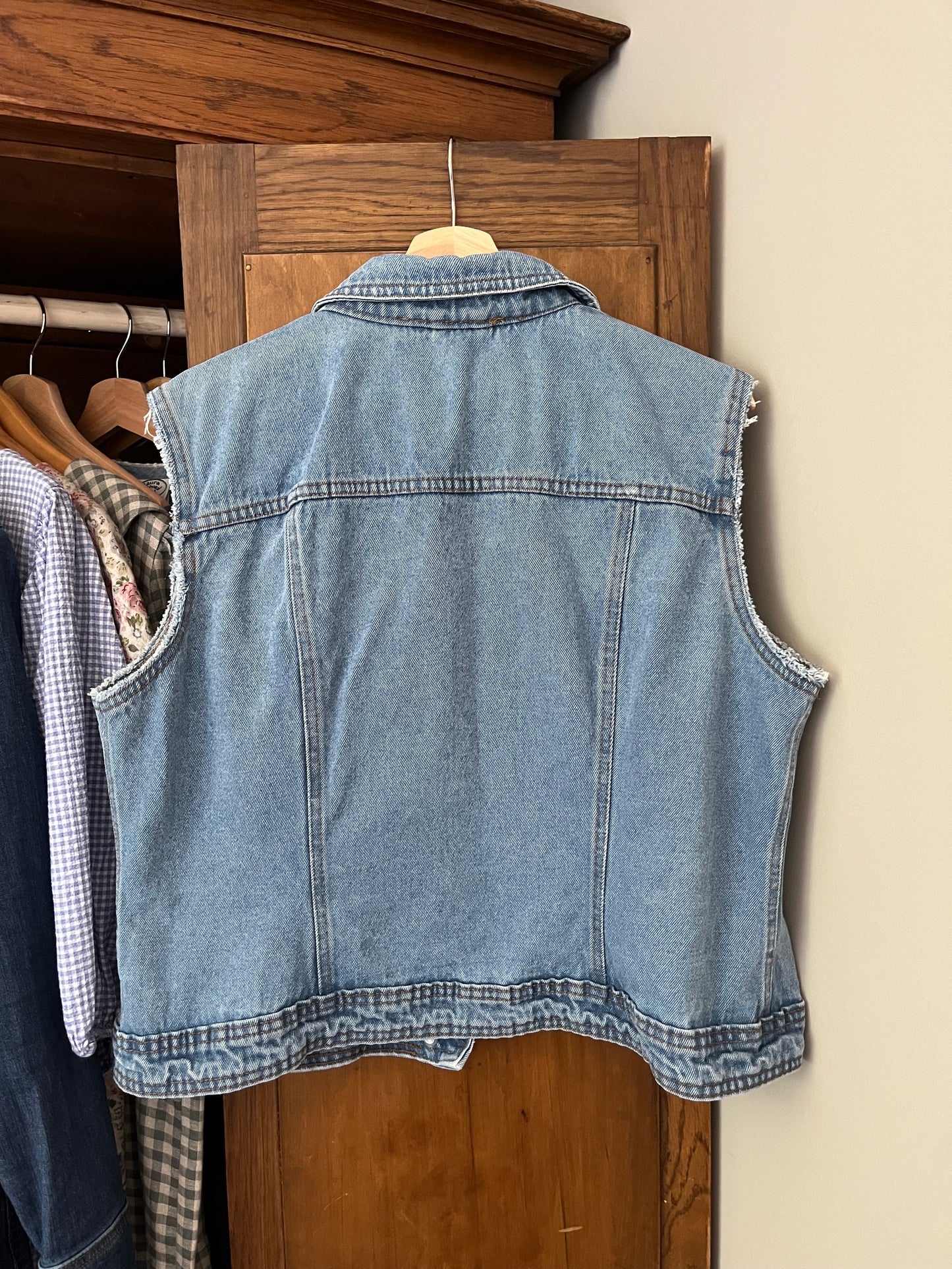 Manteau en denim sans manches (Large)