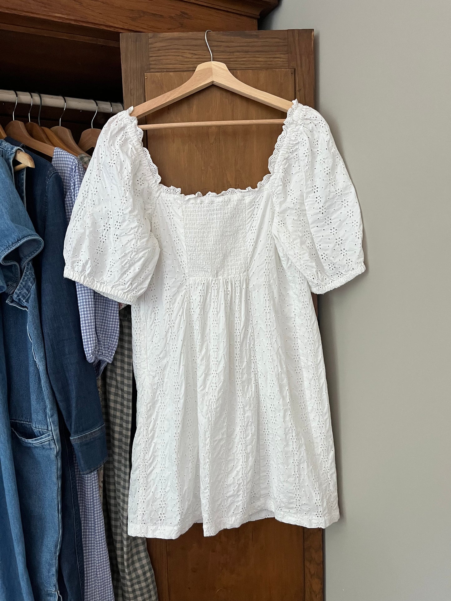 Robe blanche avec broderies GAP (Large)