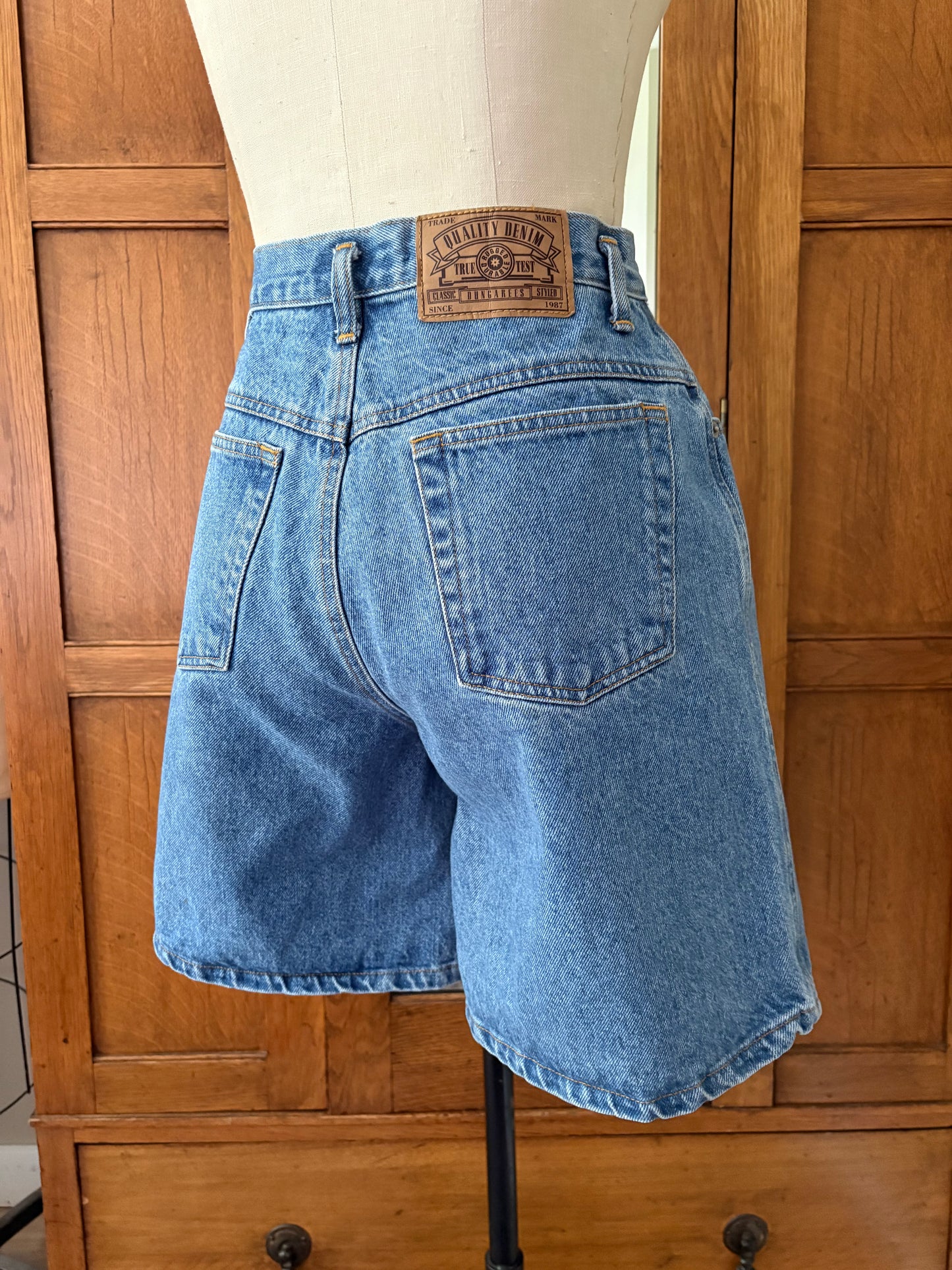 Short en denim vintage avec broderie (Small)