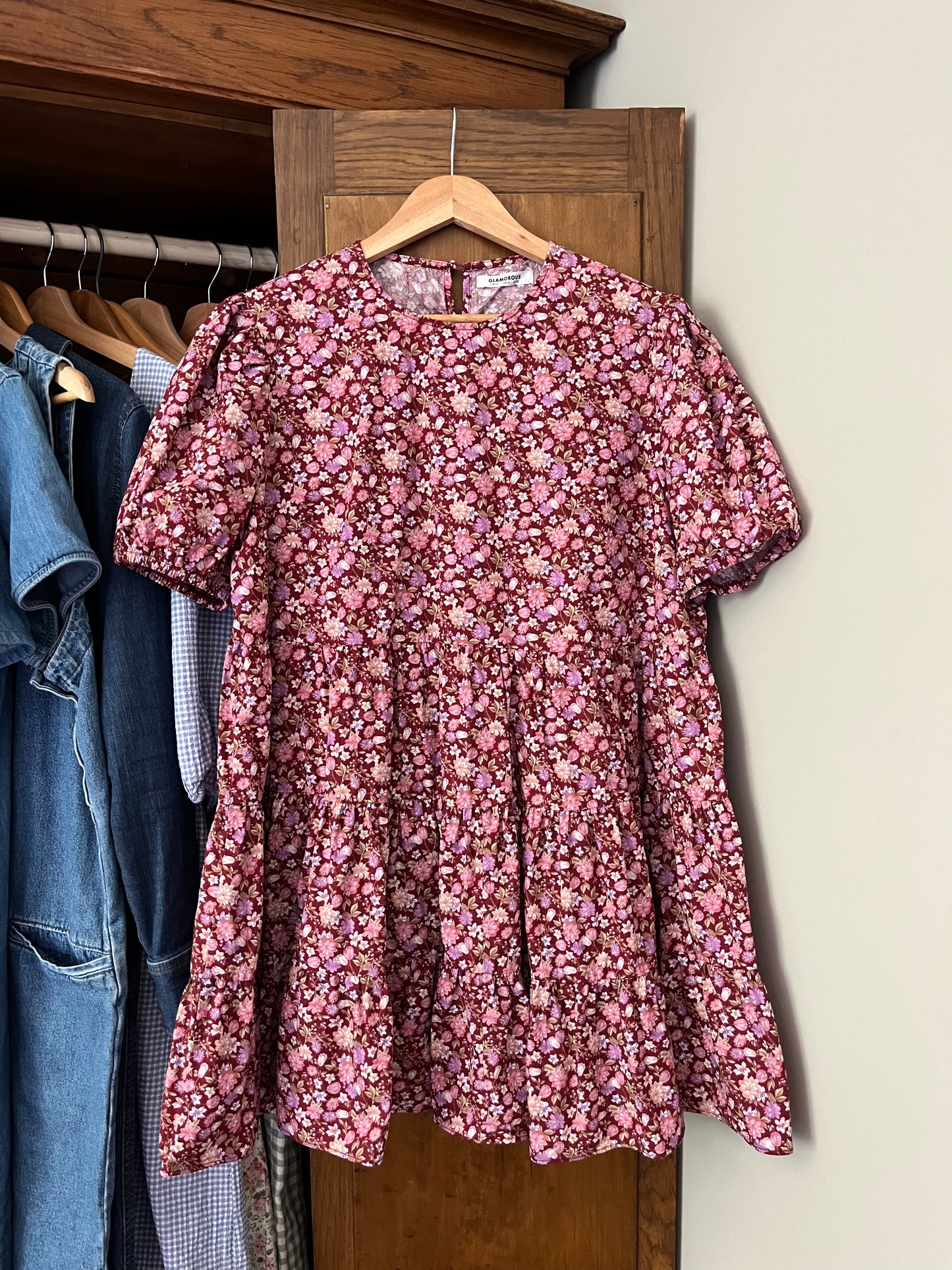 Robe courte fleurie Glamorous (Médium)