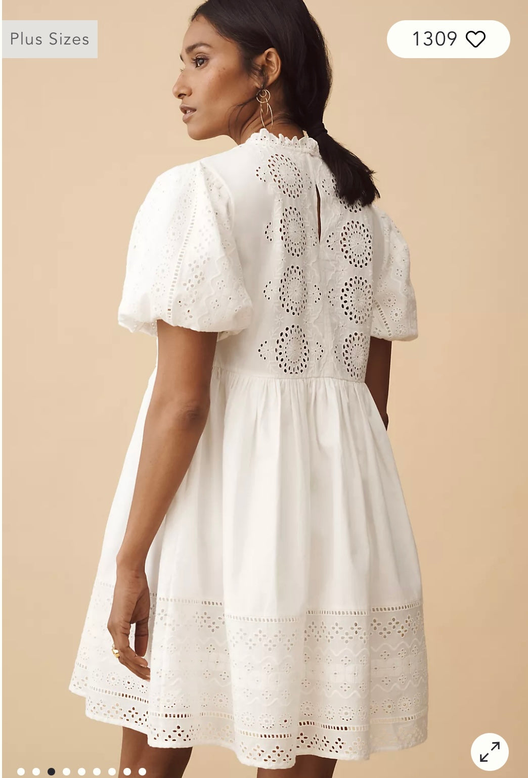Robe blanche avec détails (Small)
