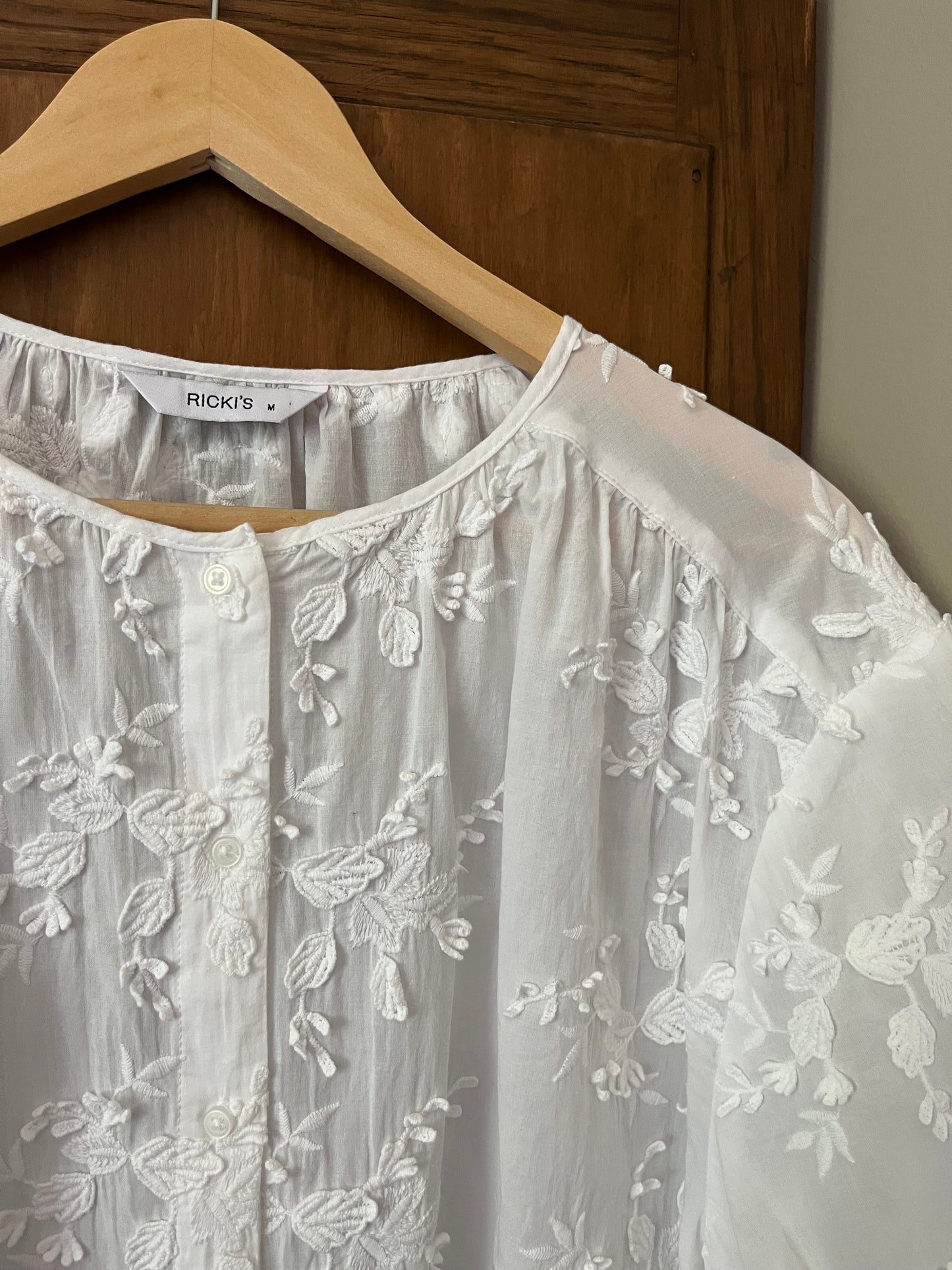 Haut avec broderies (M/L)