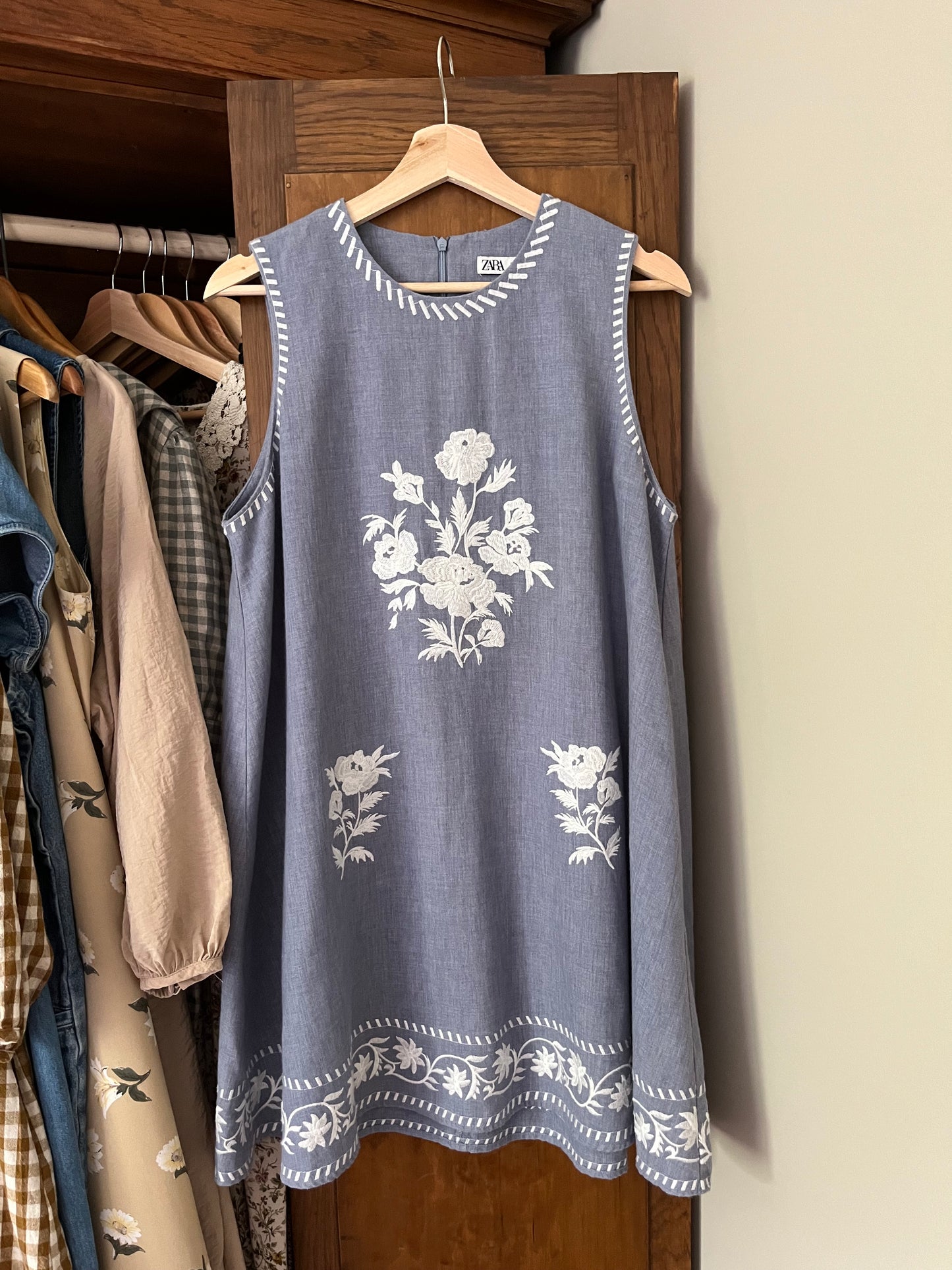 Robe avec broderies Zara (Large)