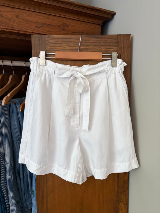 Short blanche Aritzia (Médium)