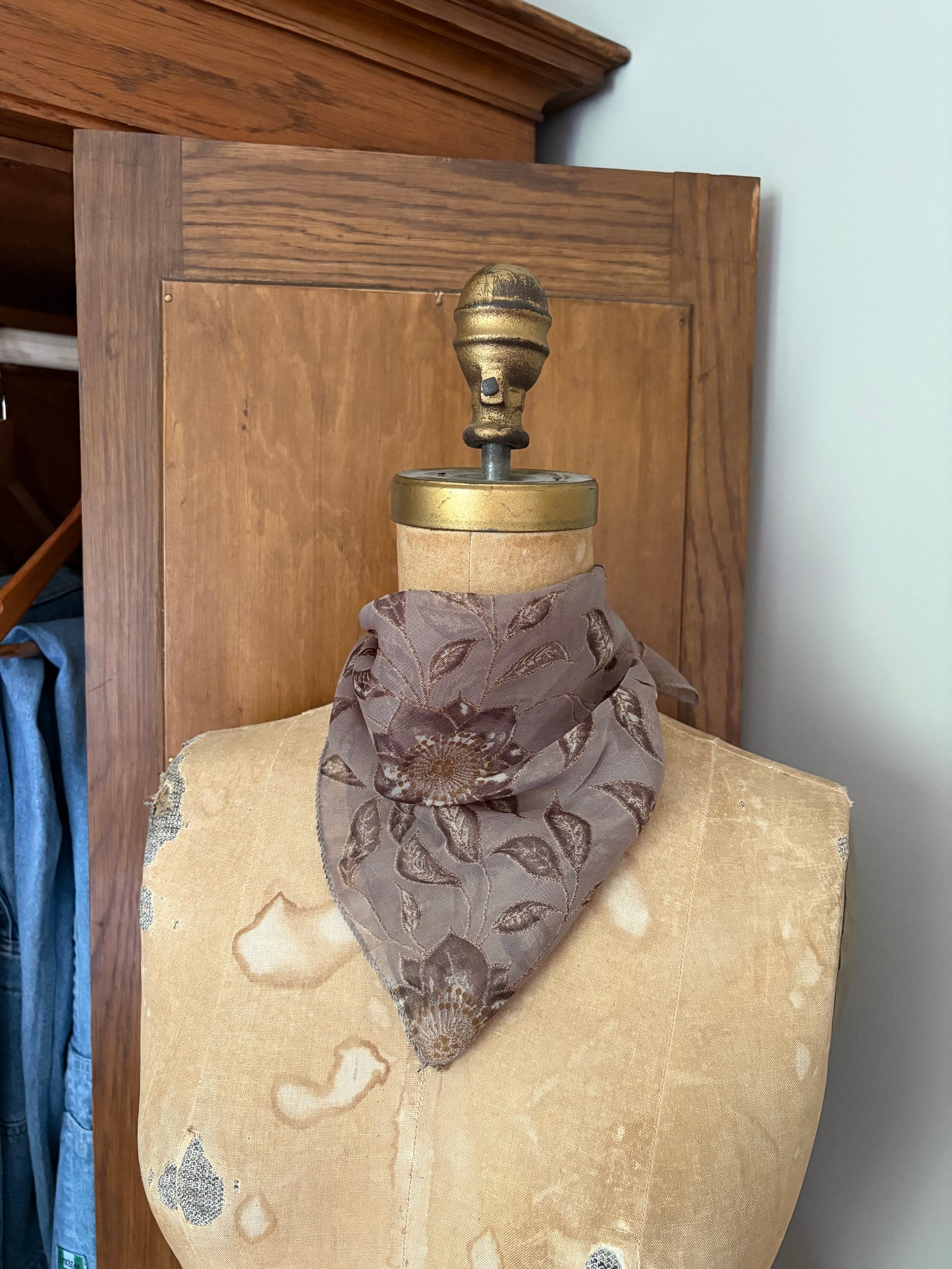 Foulard carré brun