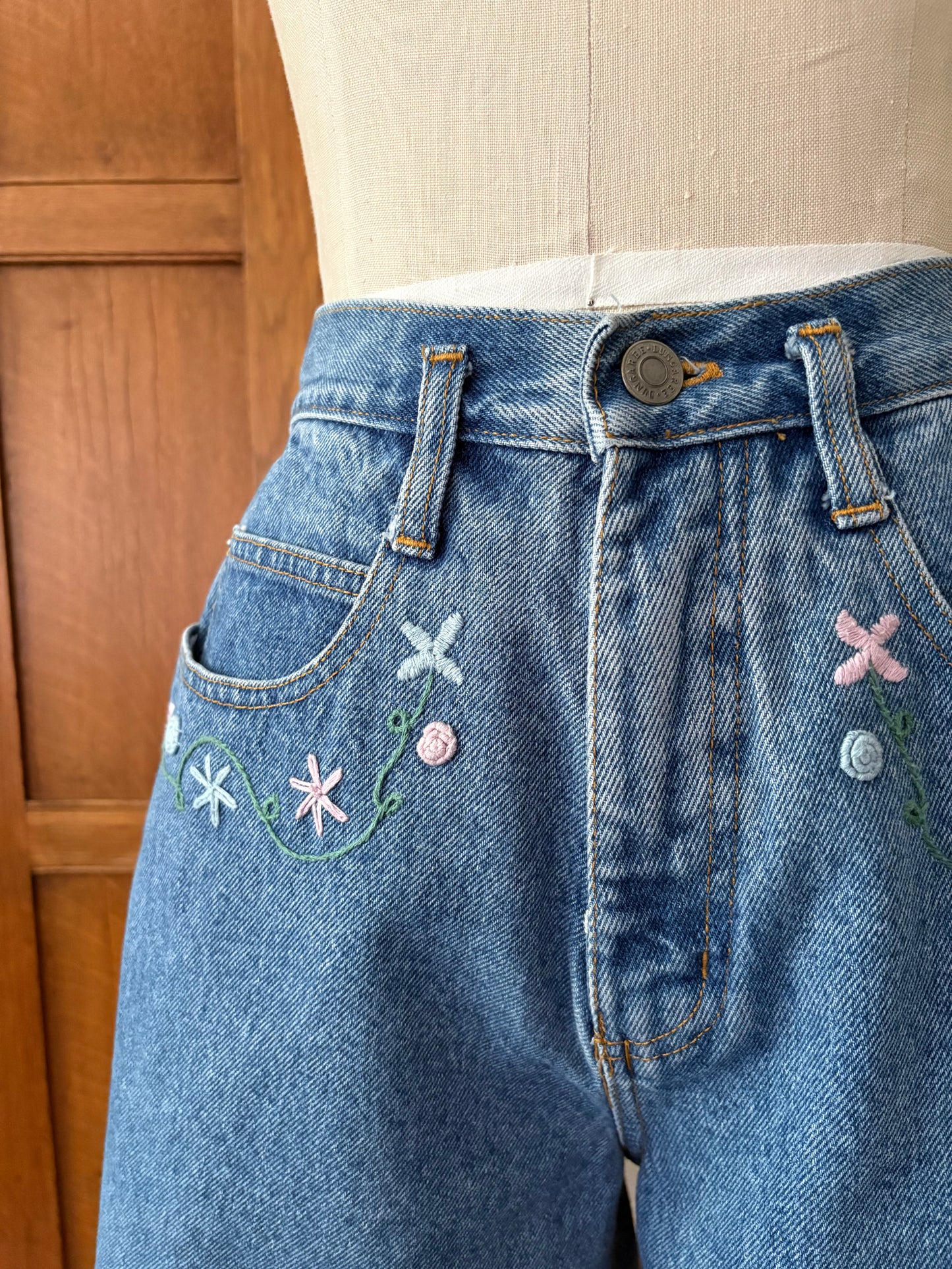 Short en denim vintage avec broderie (Small)