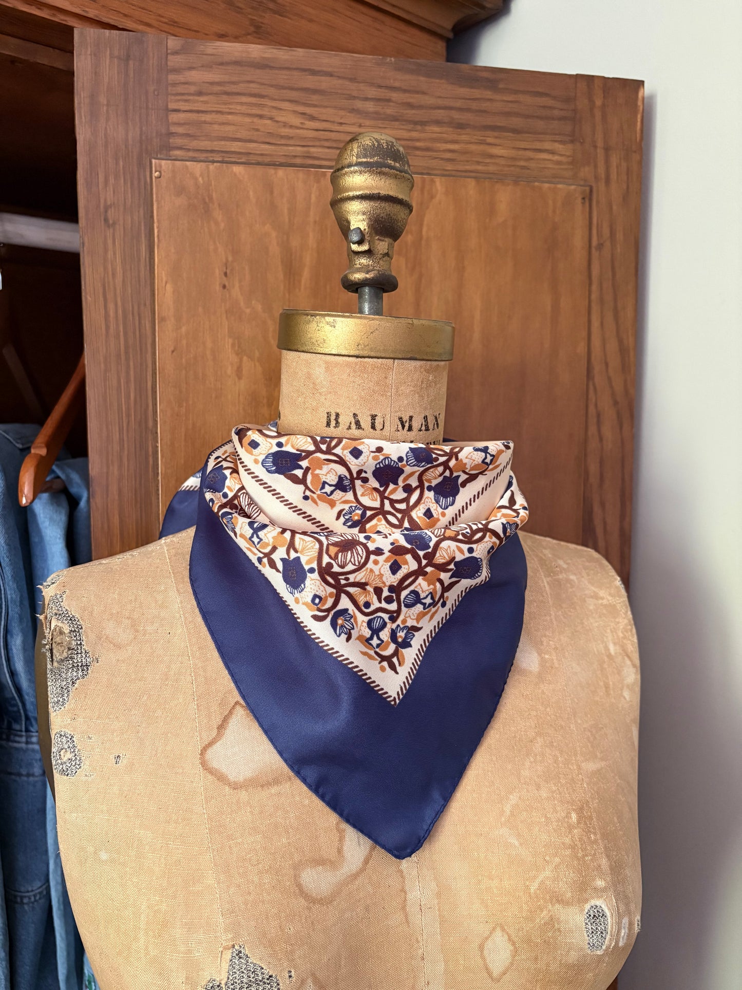 Foulard carré fleuri