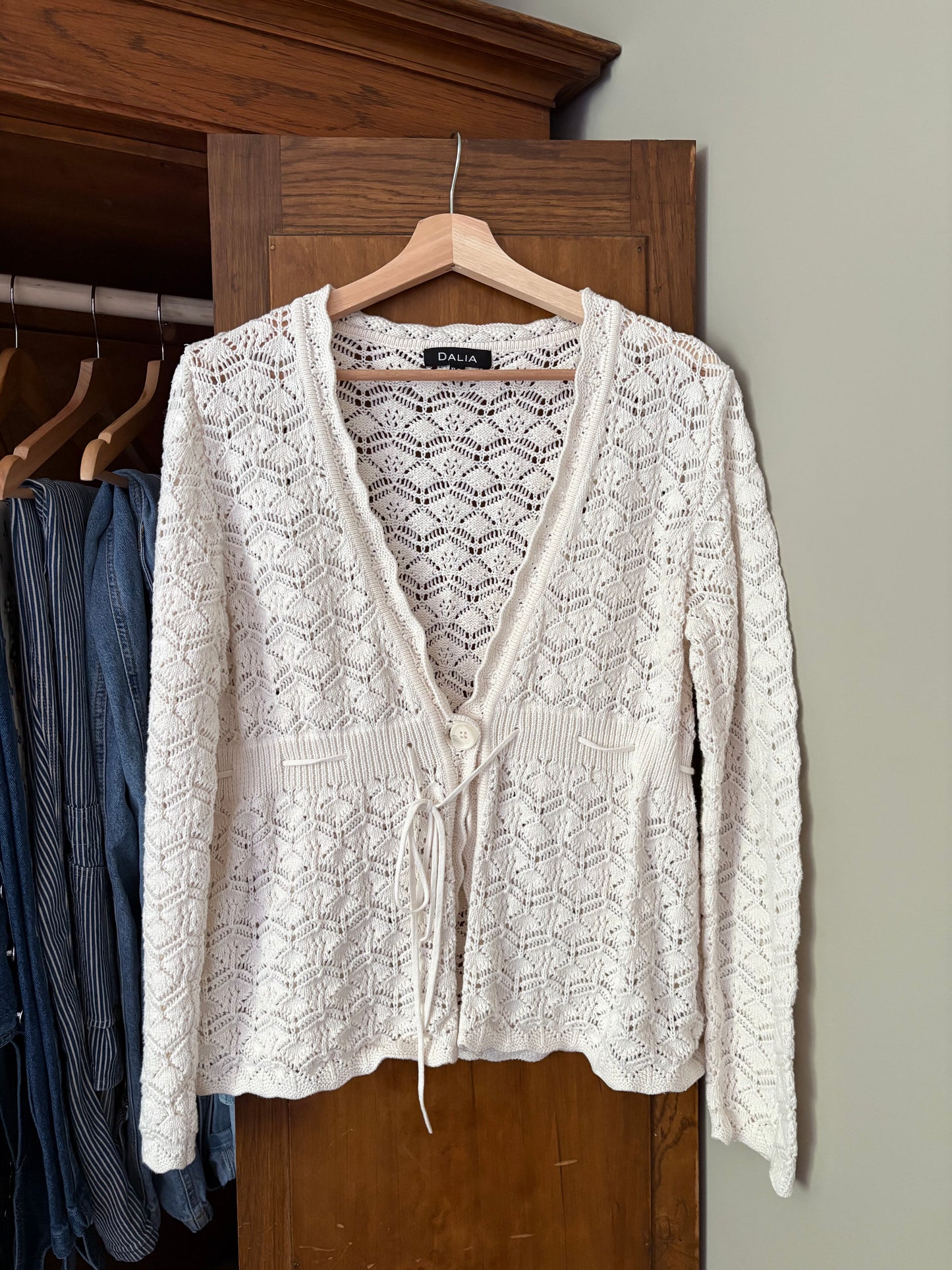 Veste en crochet crème (Médium)