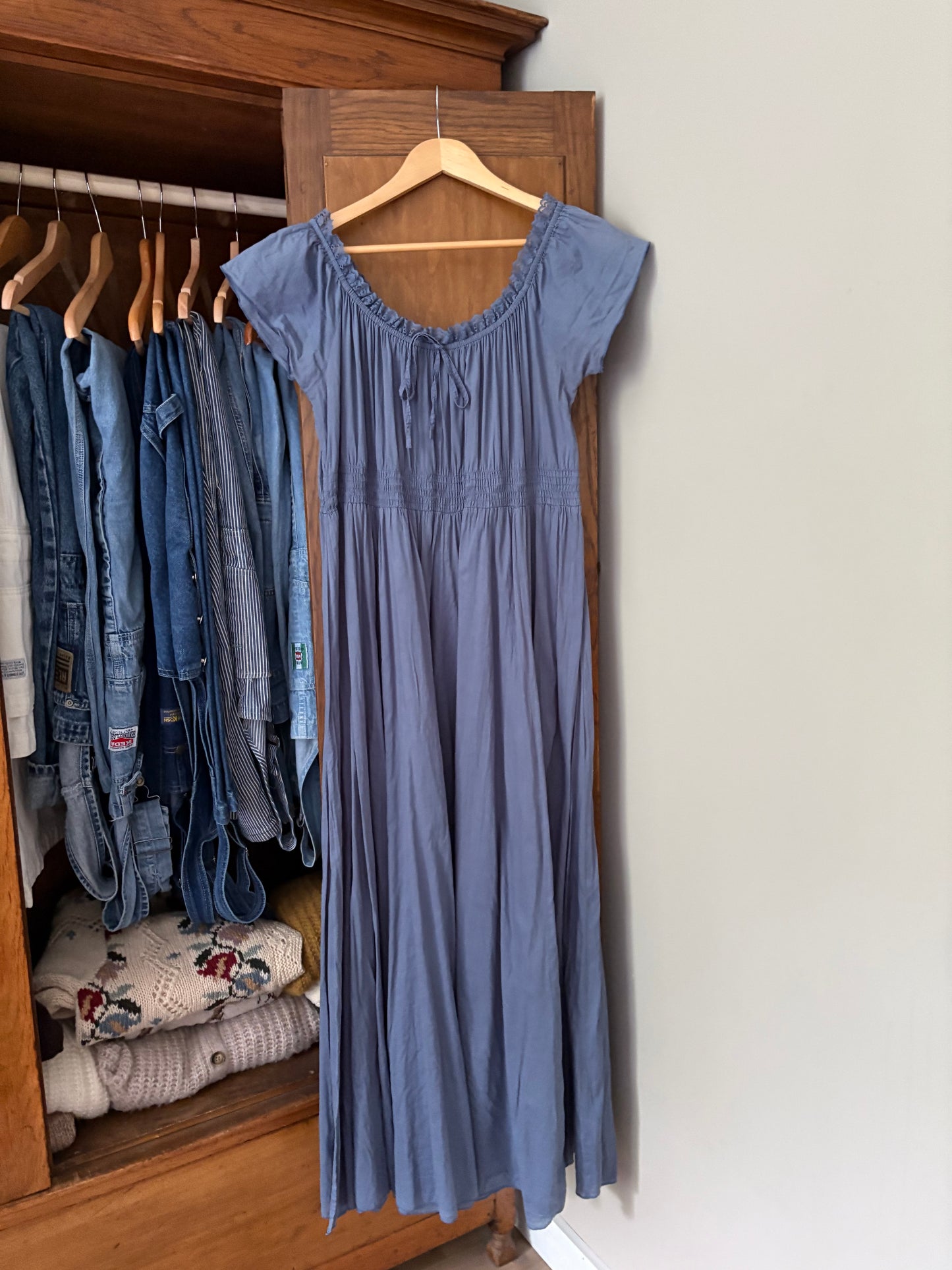 Robe *Très longue* avec détails de dentelles (Large)