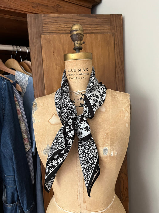 Grand foulard effet satin