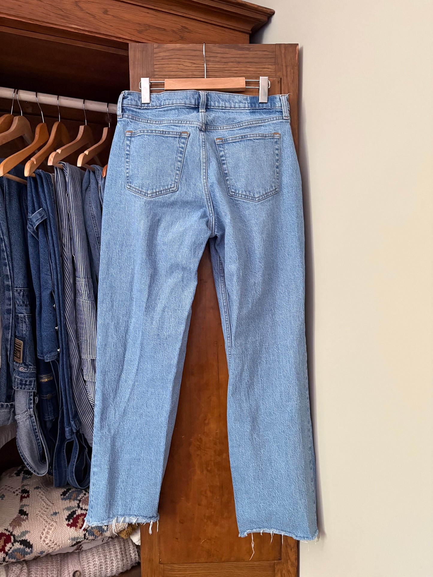 Jeans à jambe droite Abercrombie curve love* (Médium)