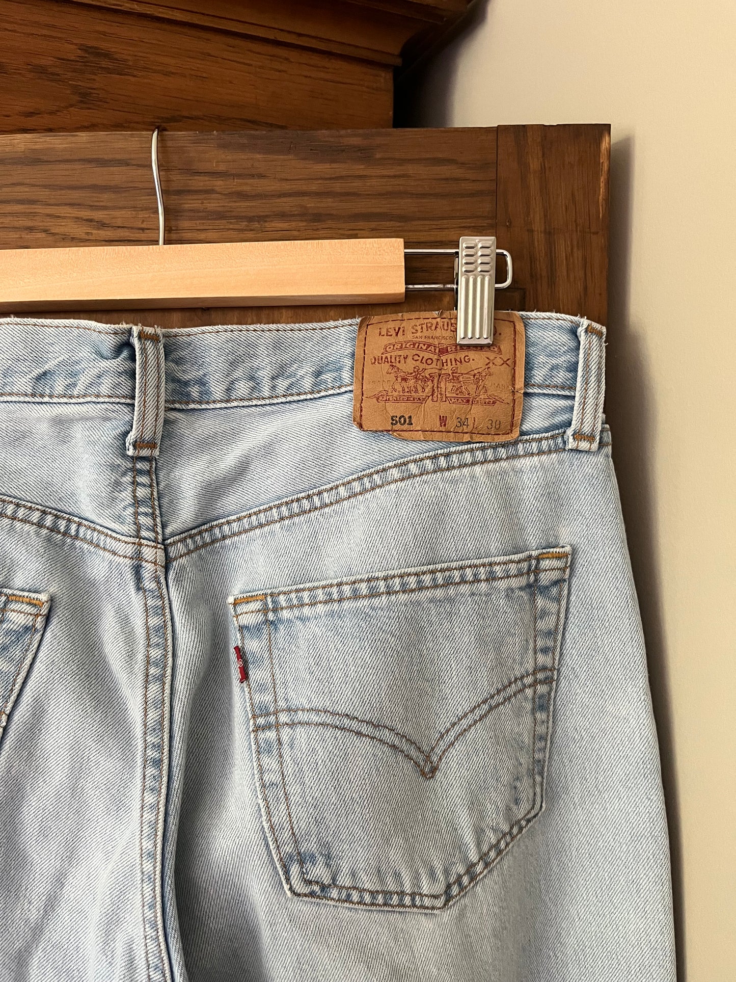 Vintage Levis 501 (Medium)