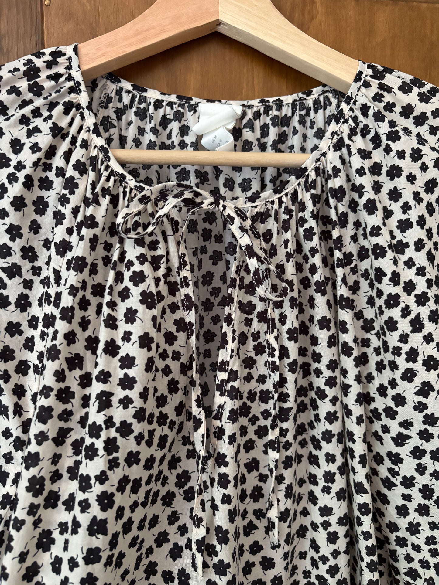 Robe courte fleurie H&M (M/L)