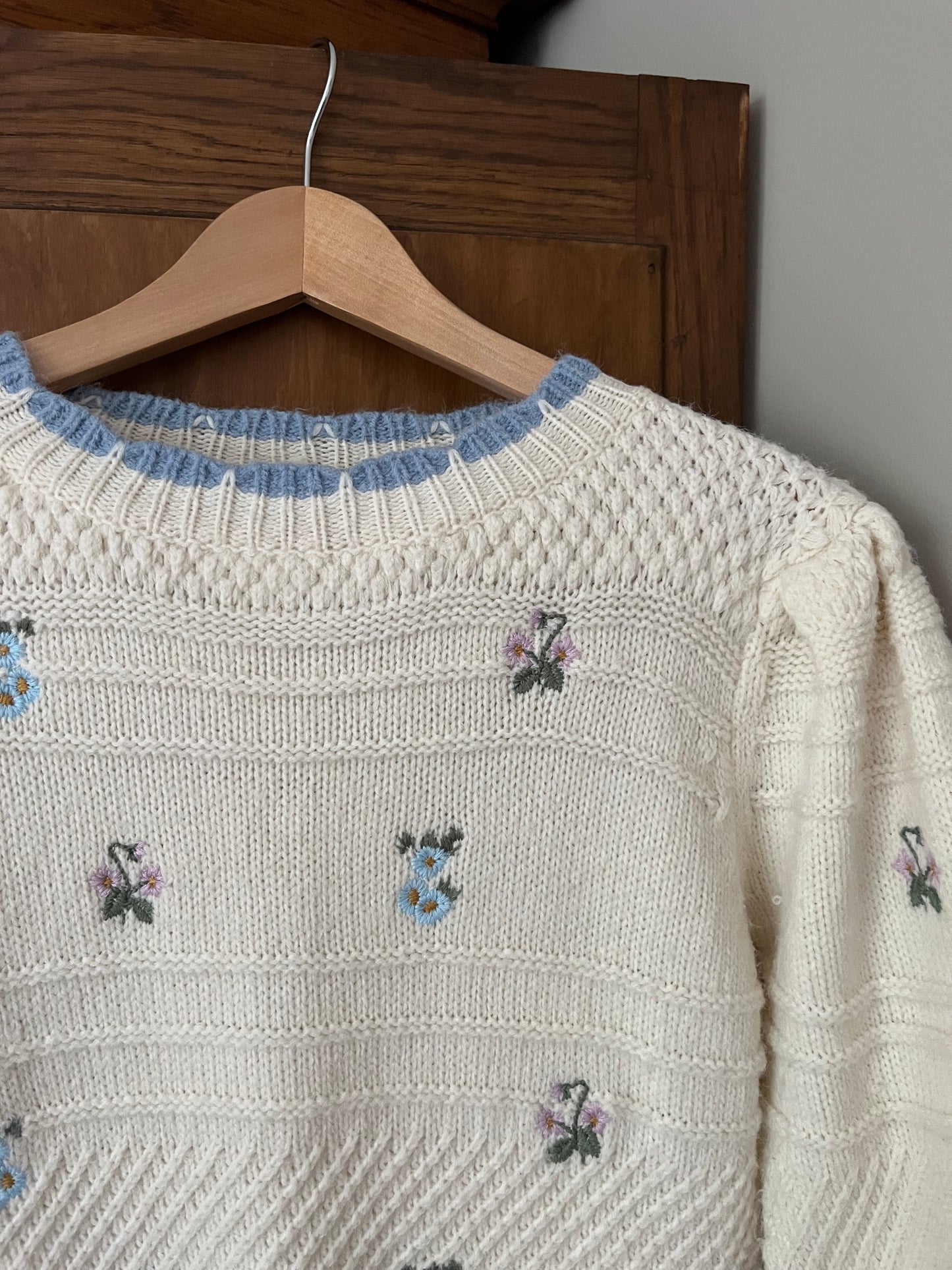 Tricot à manche courte avec broderies (Medium)