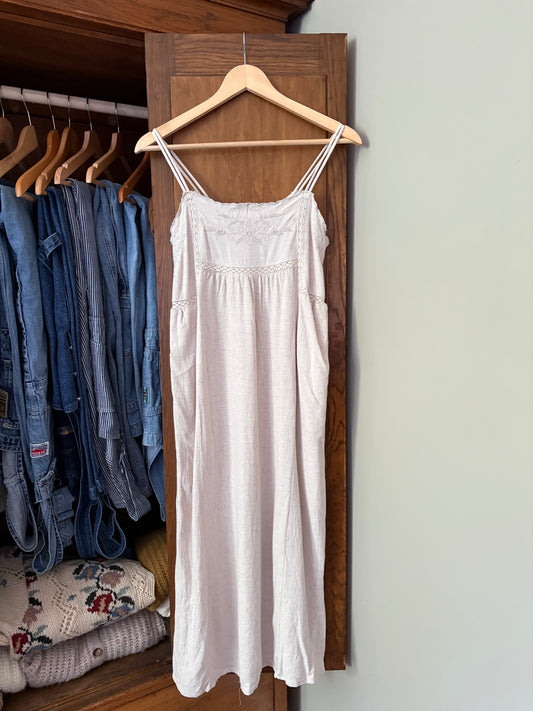 Robe beige avec broderies DEX (Small)