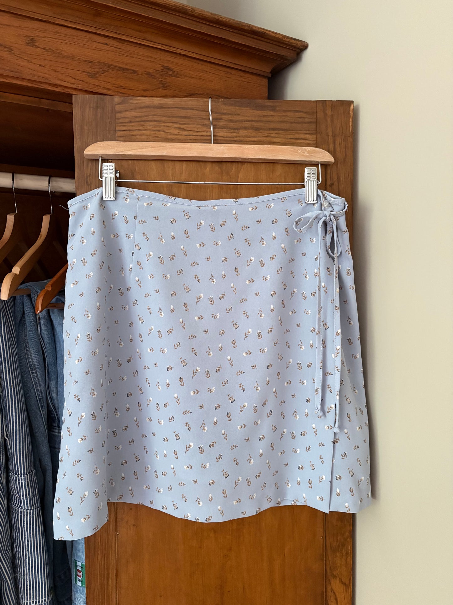 Jupe short fleurie vintage (M/L)