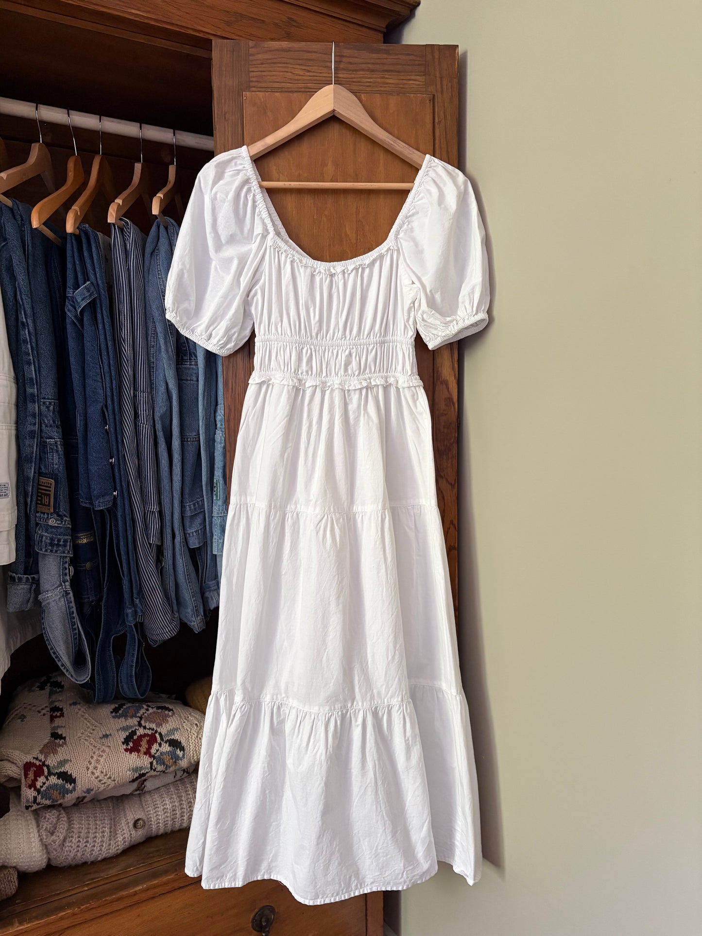 Robe longue blanche avec manches bouffantes (Xsmall)