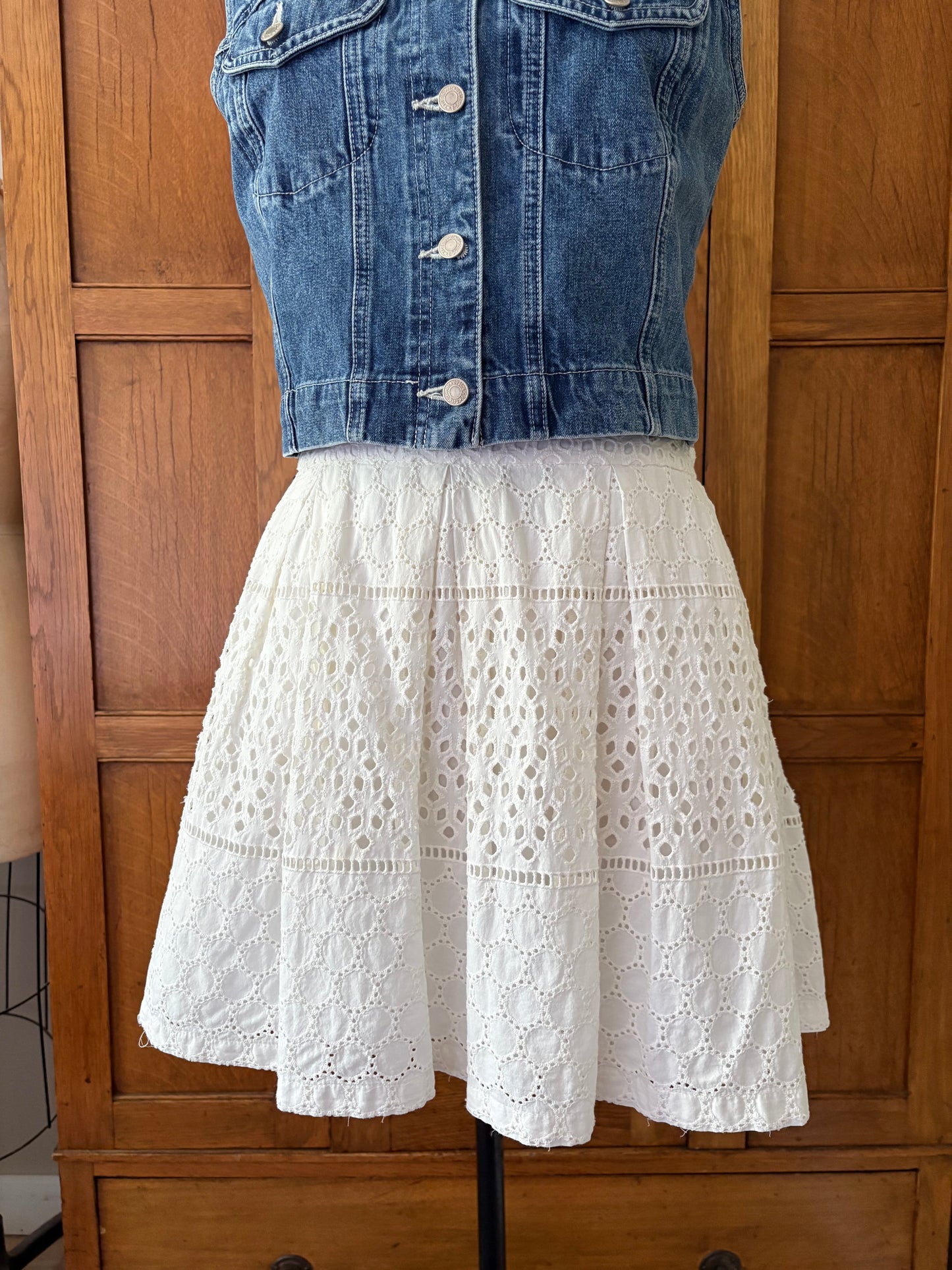 Jupe blanche broderie anglaise Banana Republic (Small)