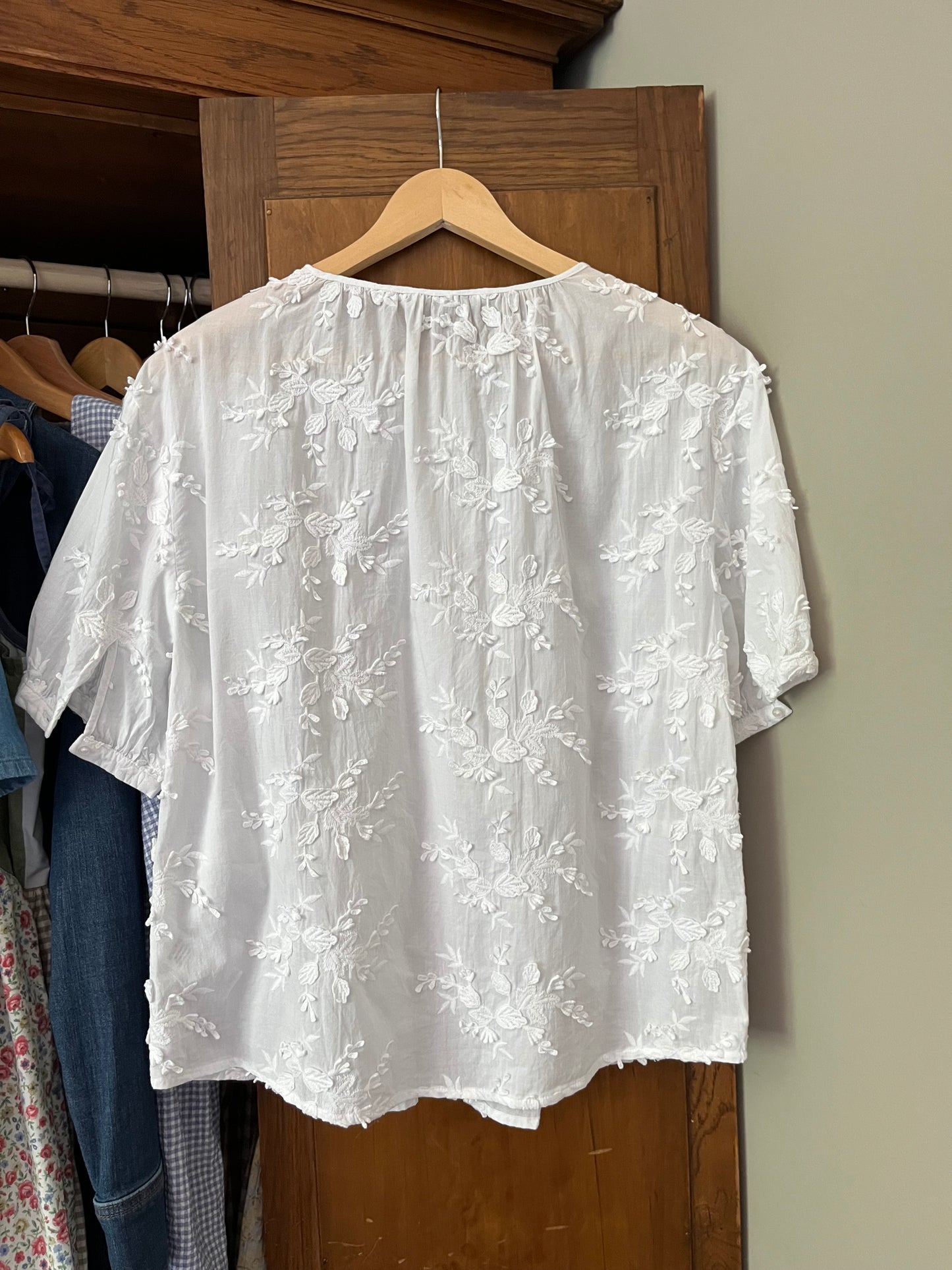 Haut avec broderies (M/L)
