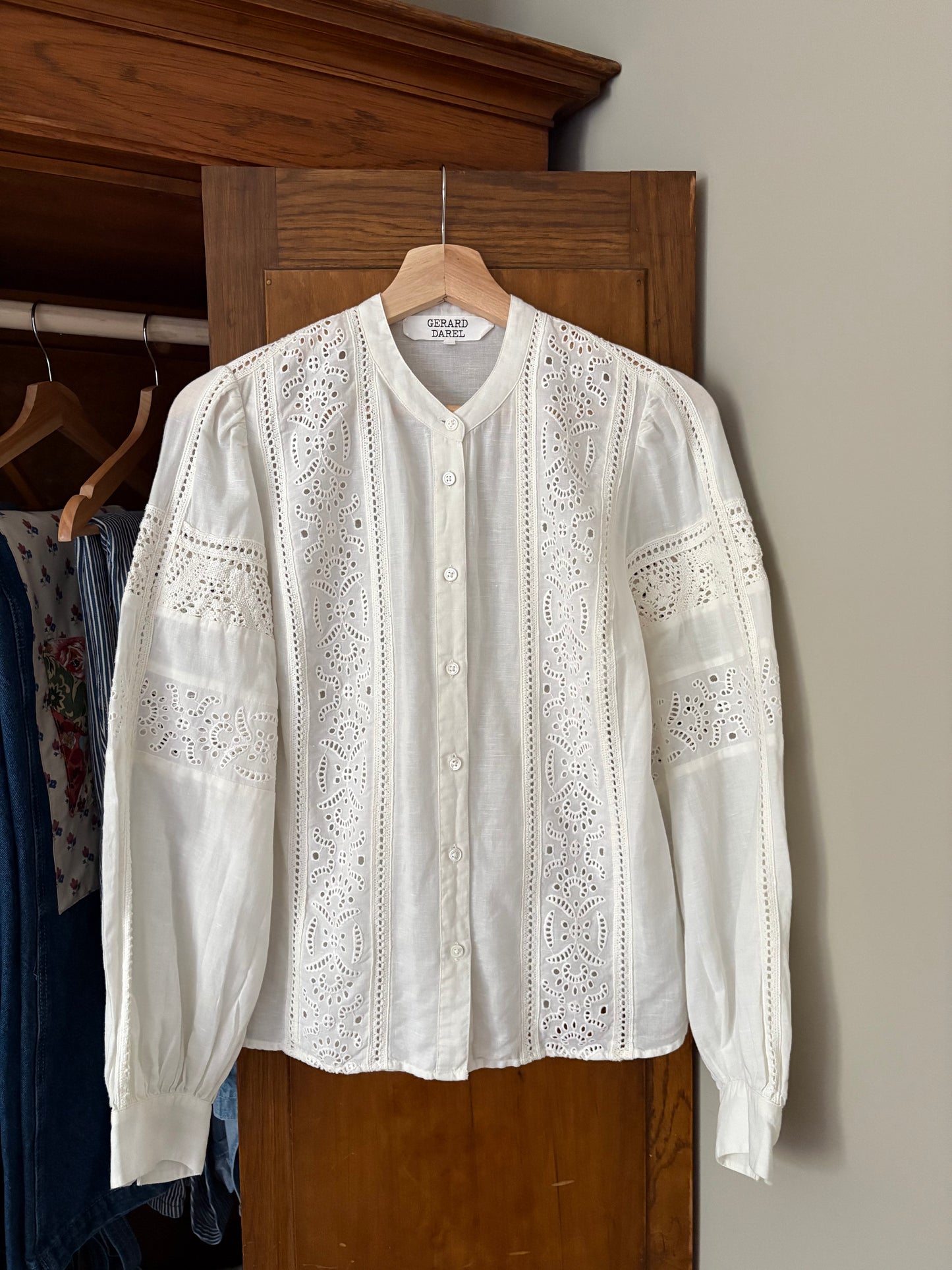 Chemise blanche broderie (Médium)
