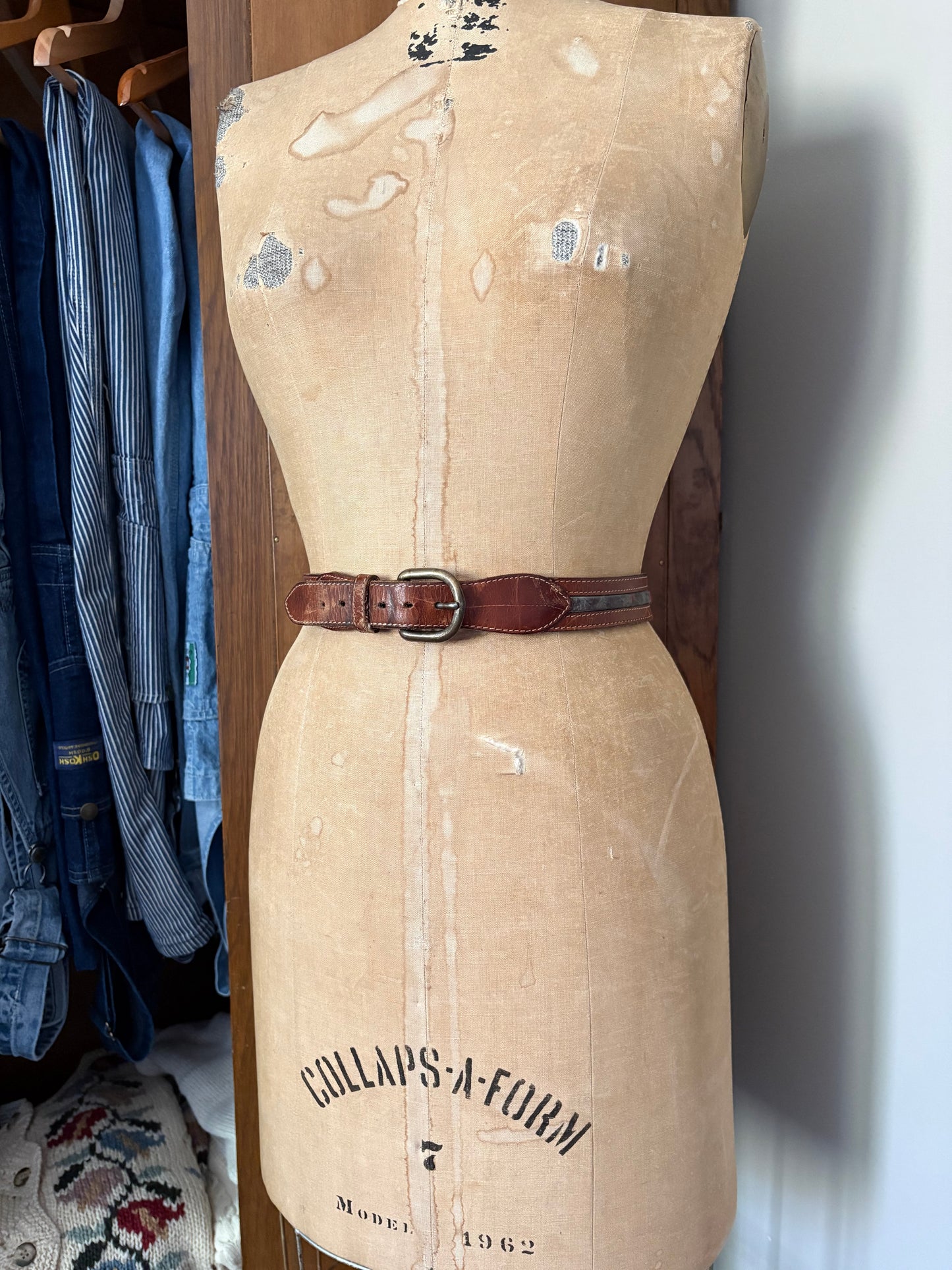 Ceinture en cuir avec motif fleurs (Médium)
