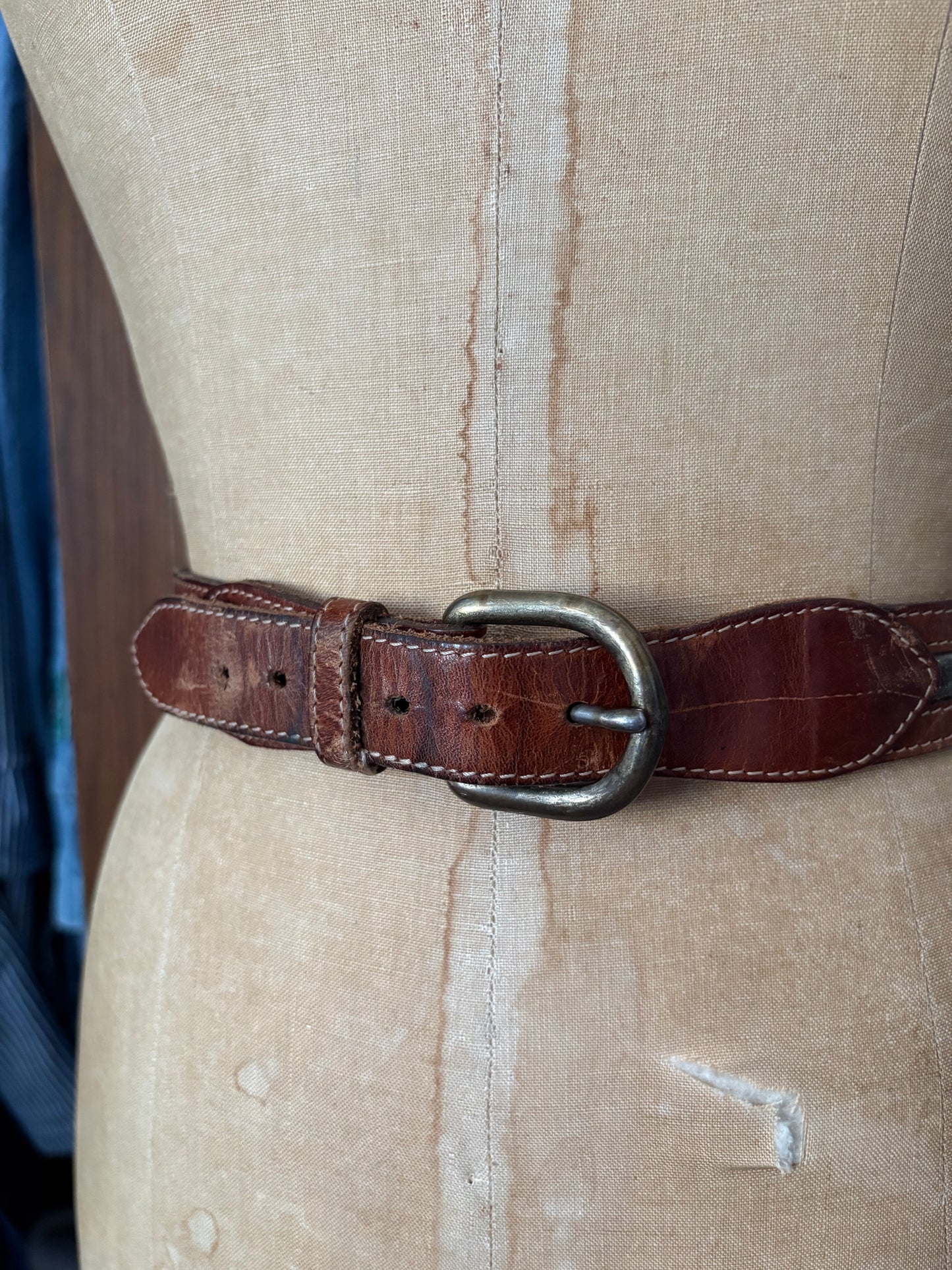 Ceinture en cuir avec motif fleurs (Médium)