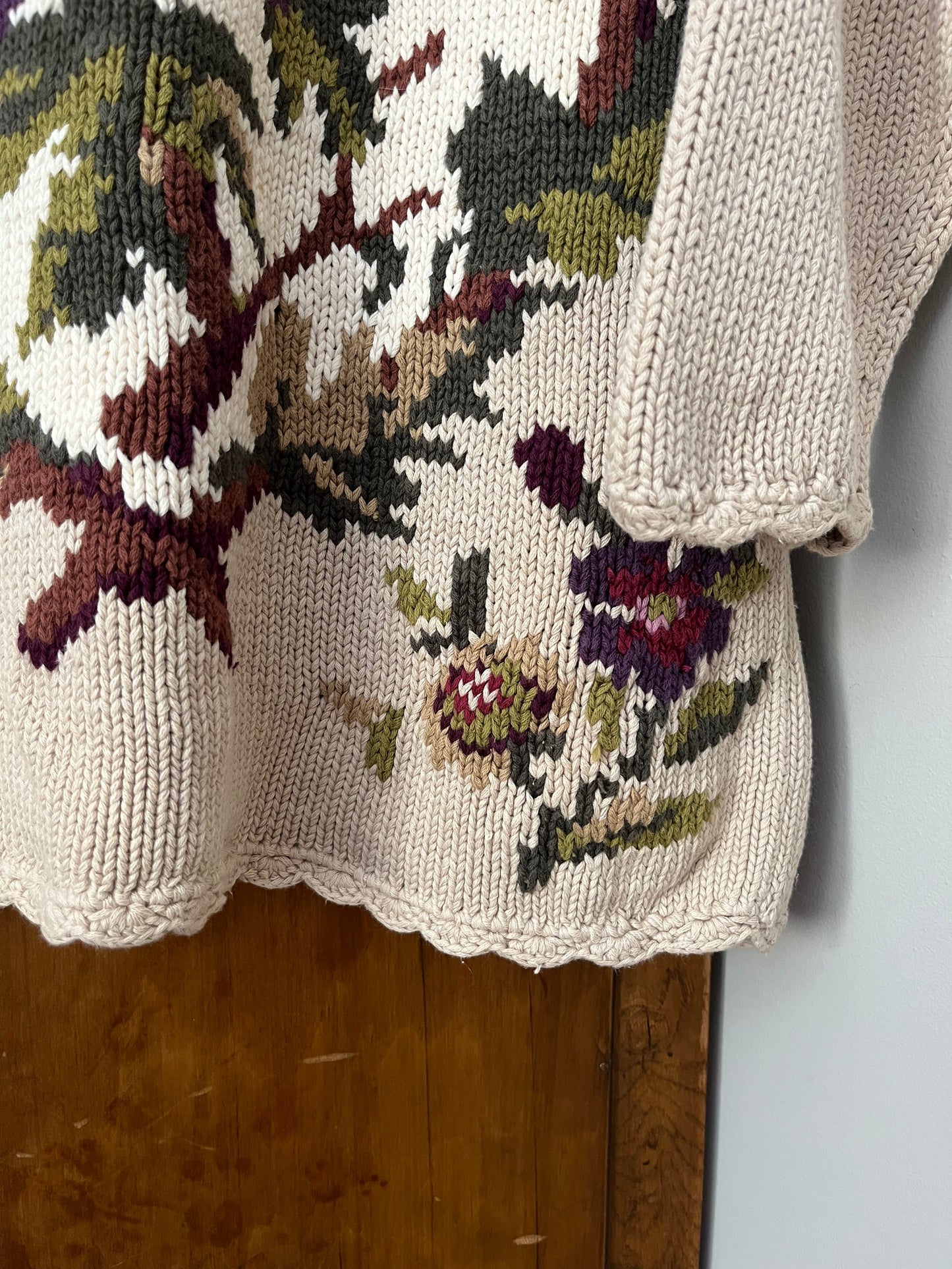 Tricot motif fleurs vintage (Médium)