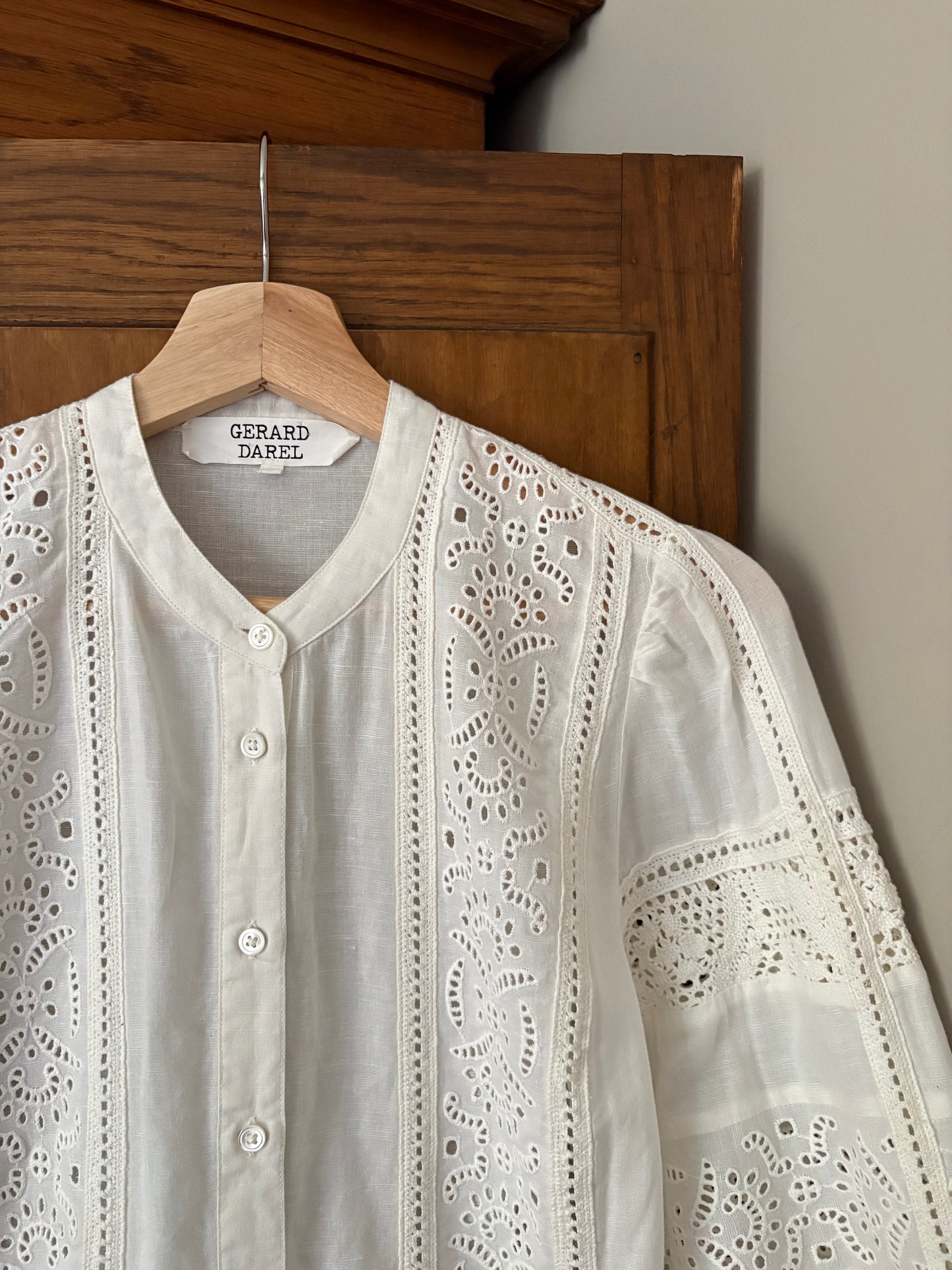 Chemise blanche broderie (Médium)