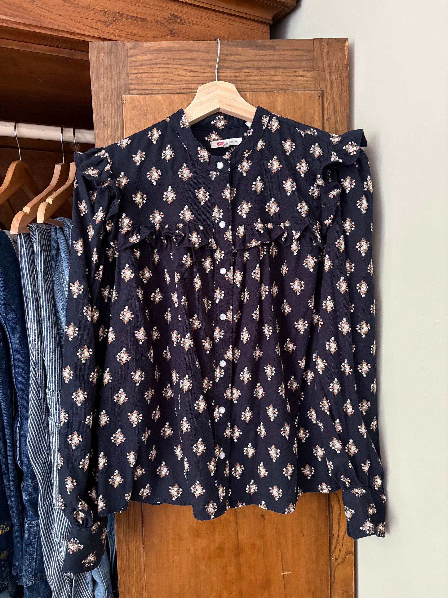 Chemise avec volants fleurie Levis (Small)
