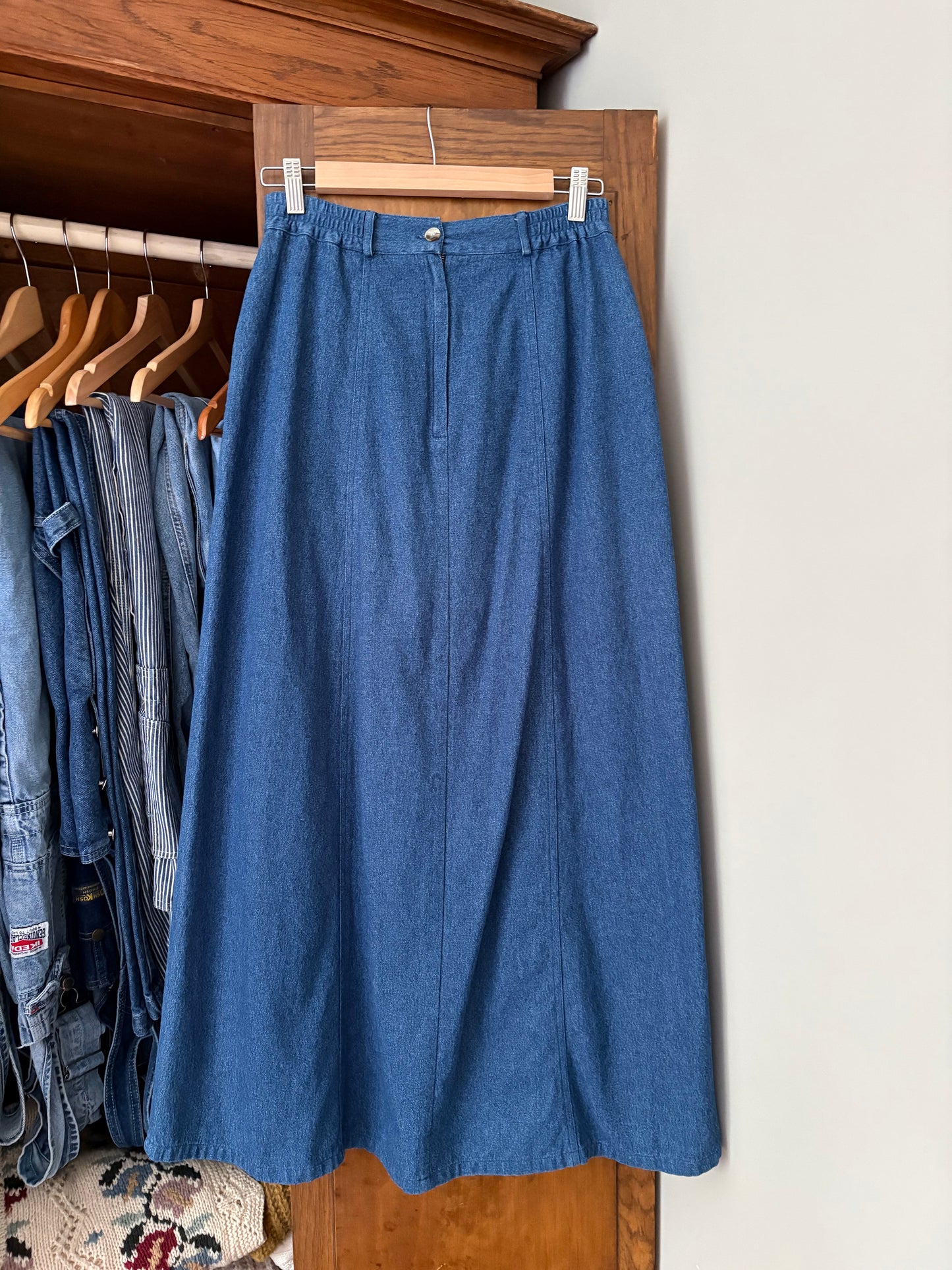 Jupe longue en denim avec broderie de fleurs (Small)