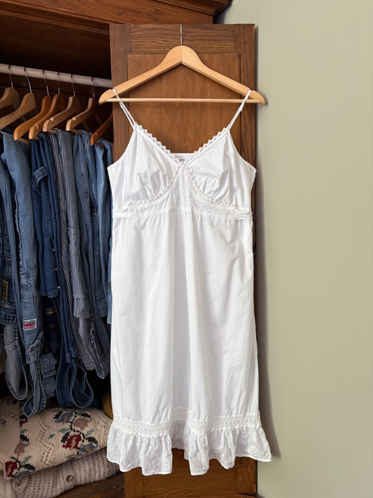 Robe blanche avec broderie anglaise (Large)