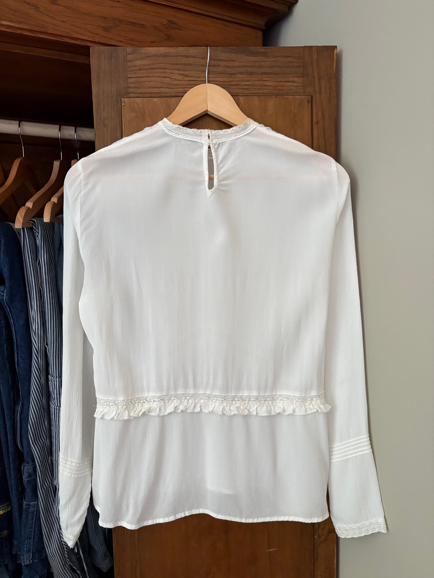 Chandail avec détails de dentelle Zara (Médium)