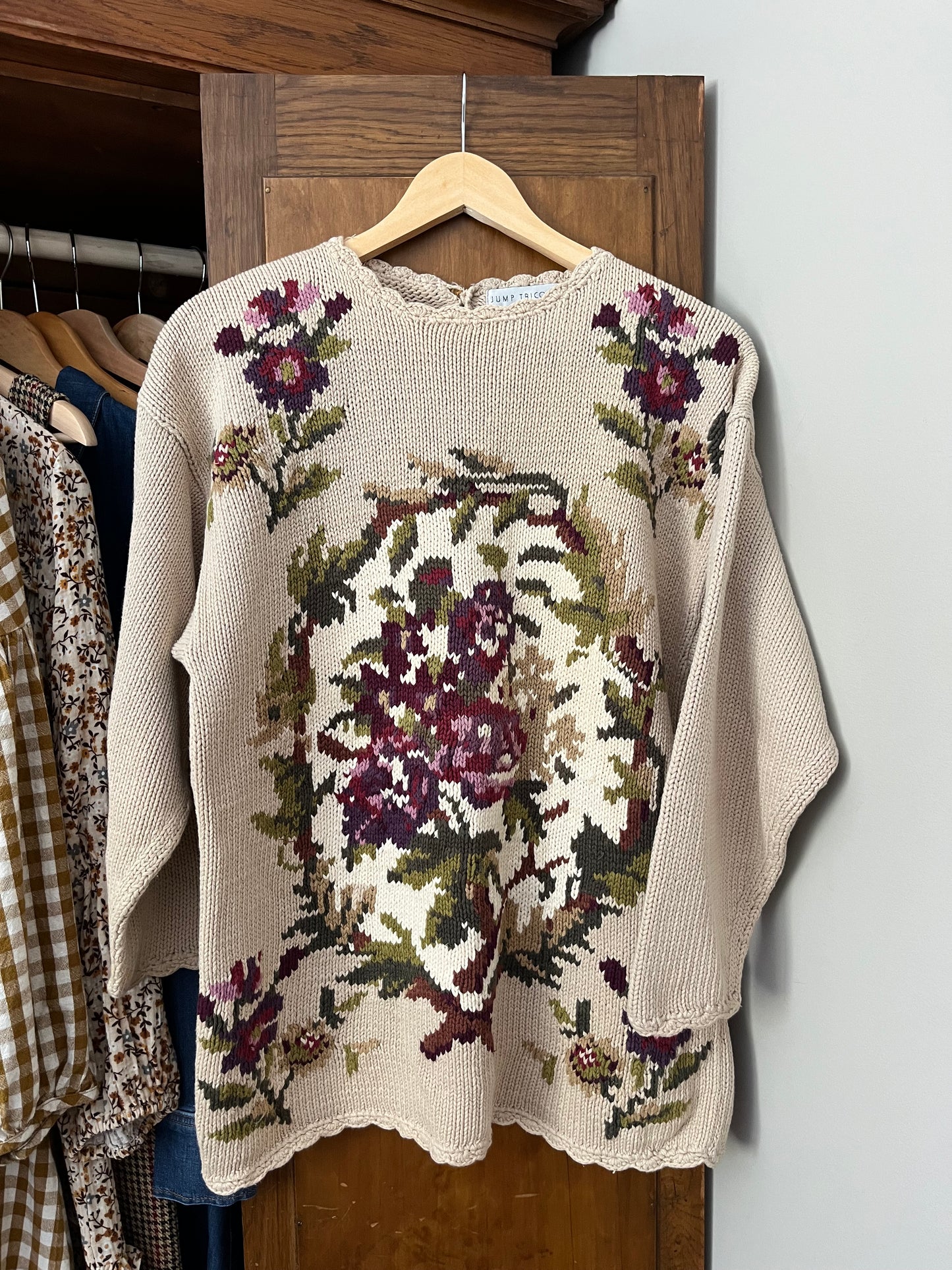 Tricot motif fleurs vintage (Médium)
