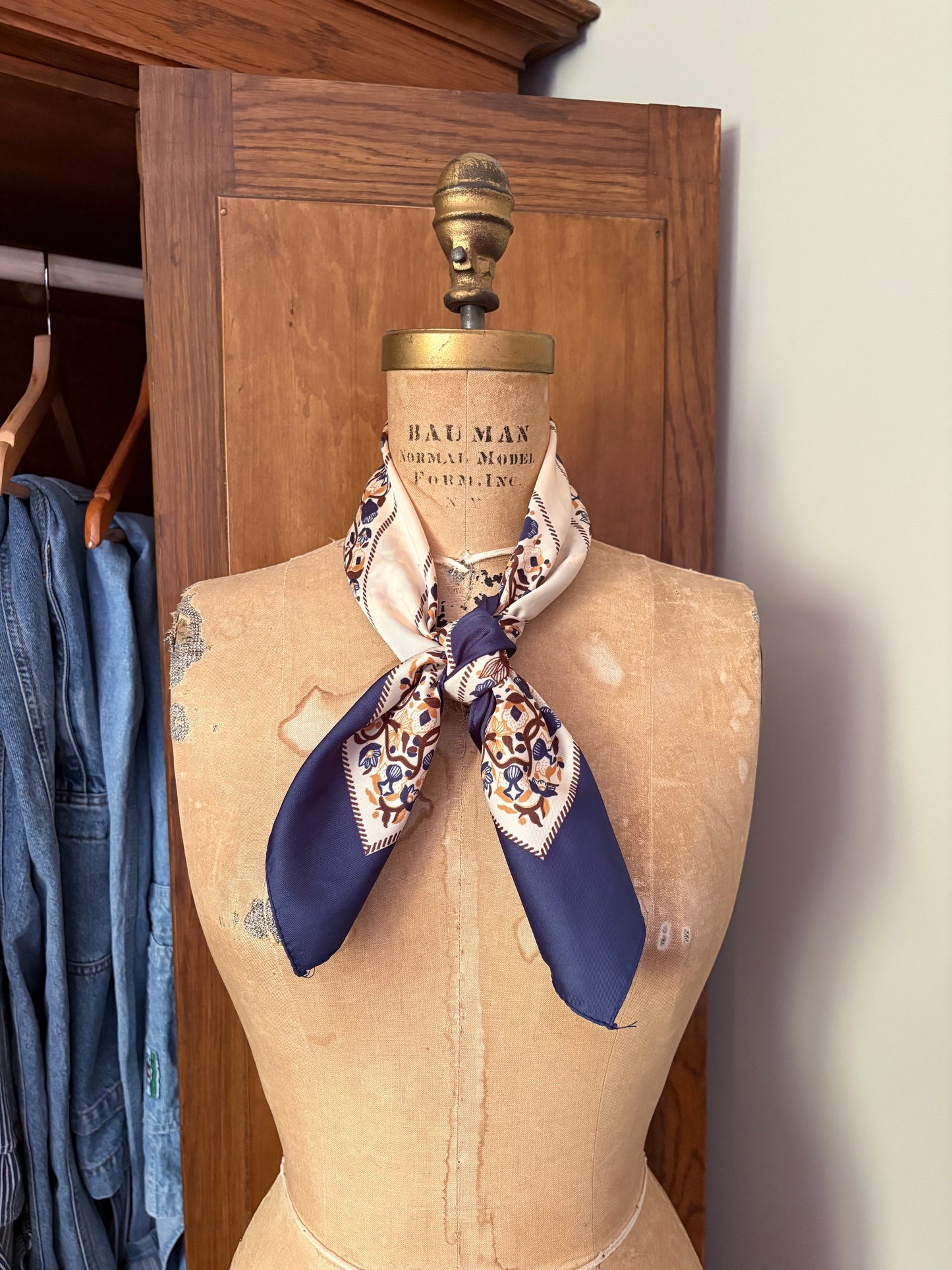 Foulard carré fleuri