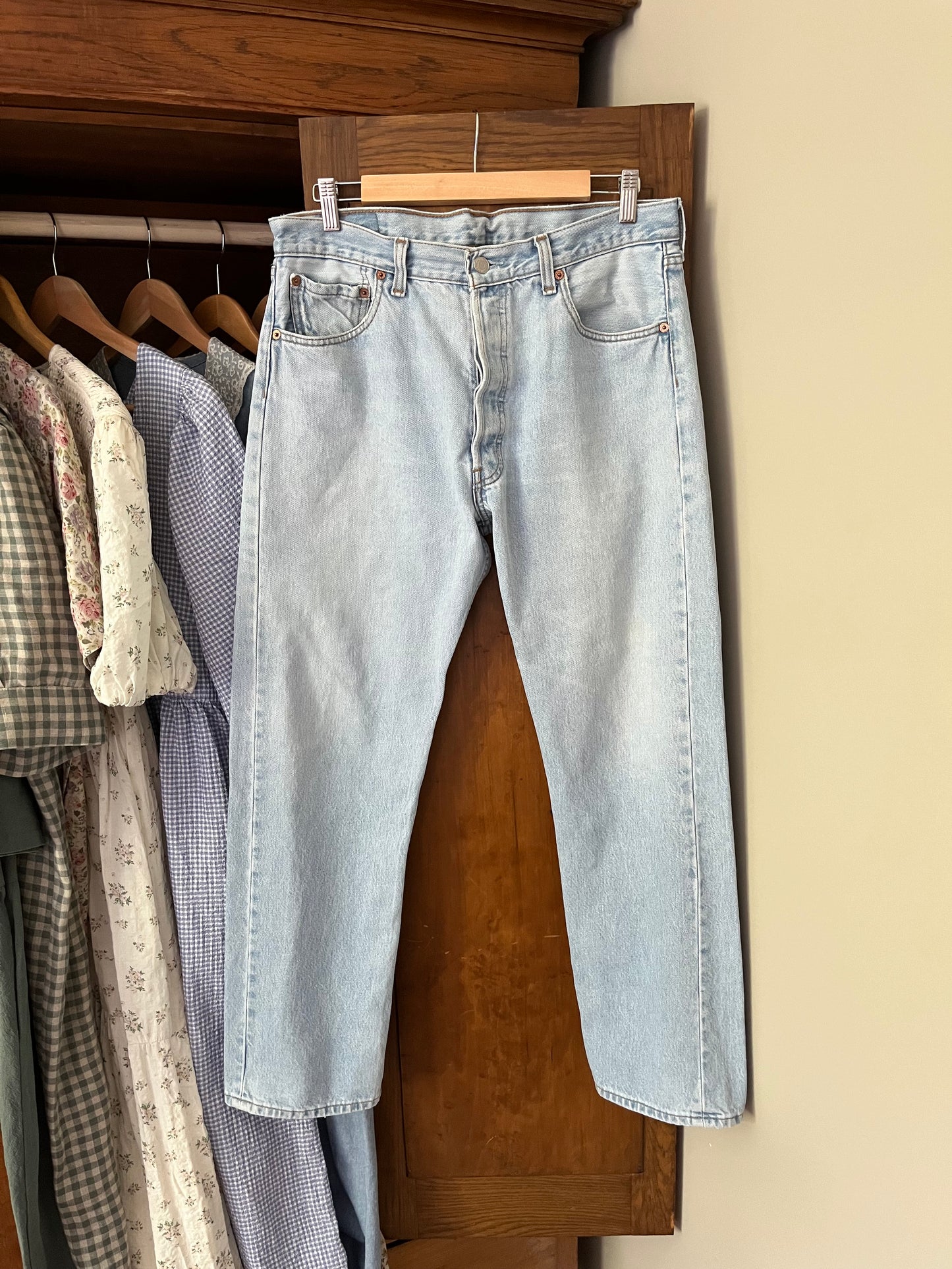 Vintage Levis 501 (Medium)