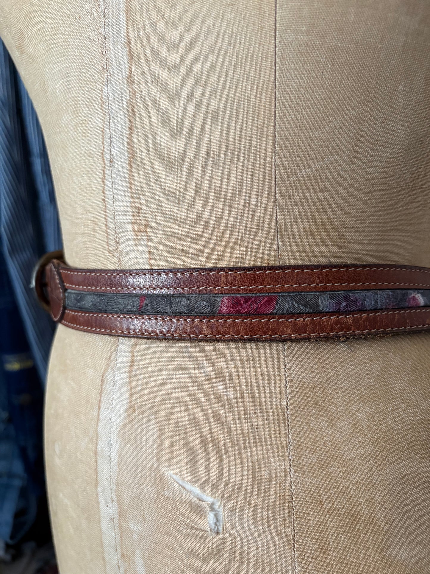 Ceinture en cuir avec motif fleurs (Médium)