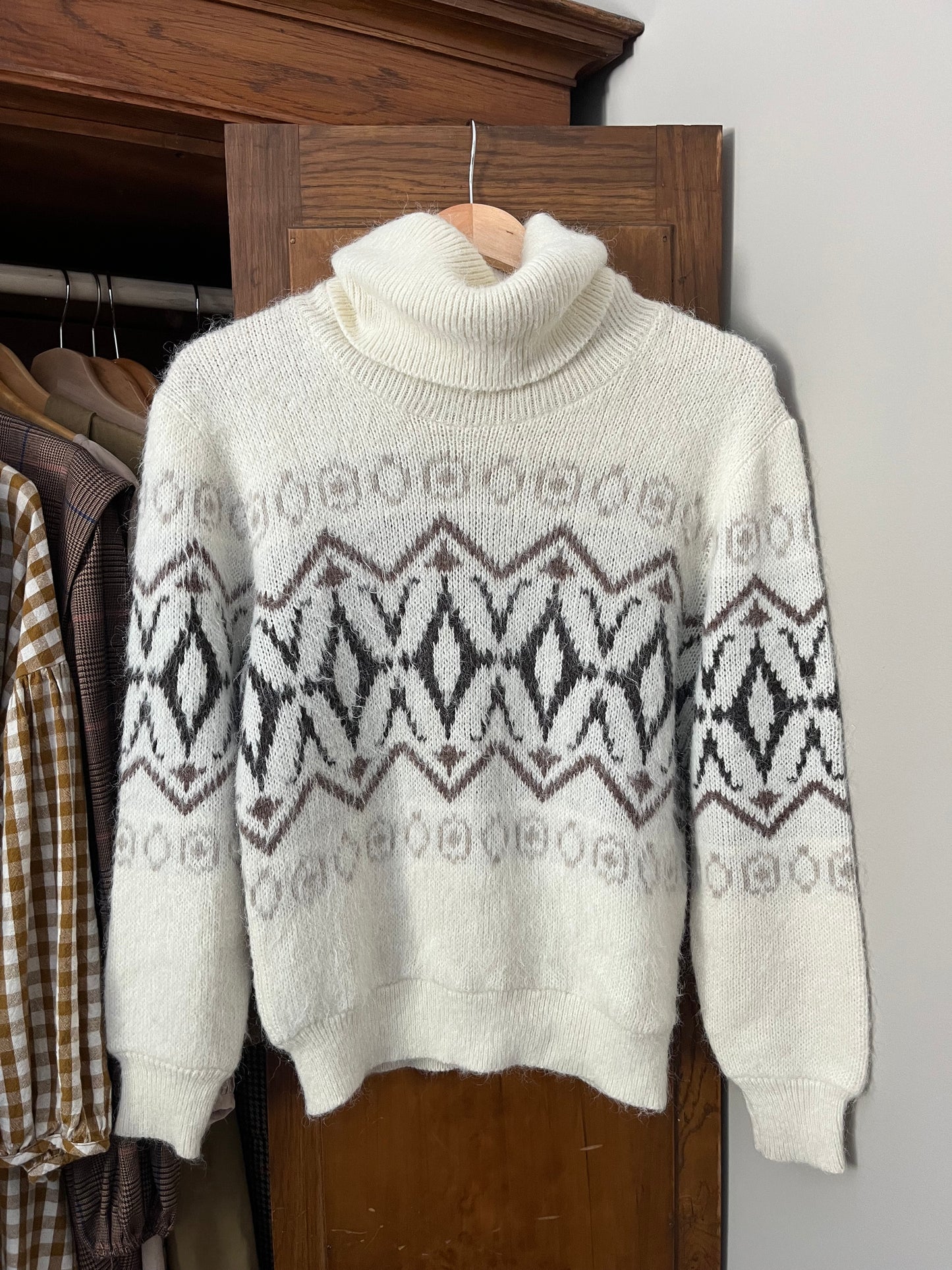 Chandail col montant motif hivernal (Small)