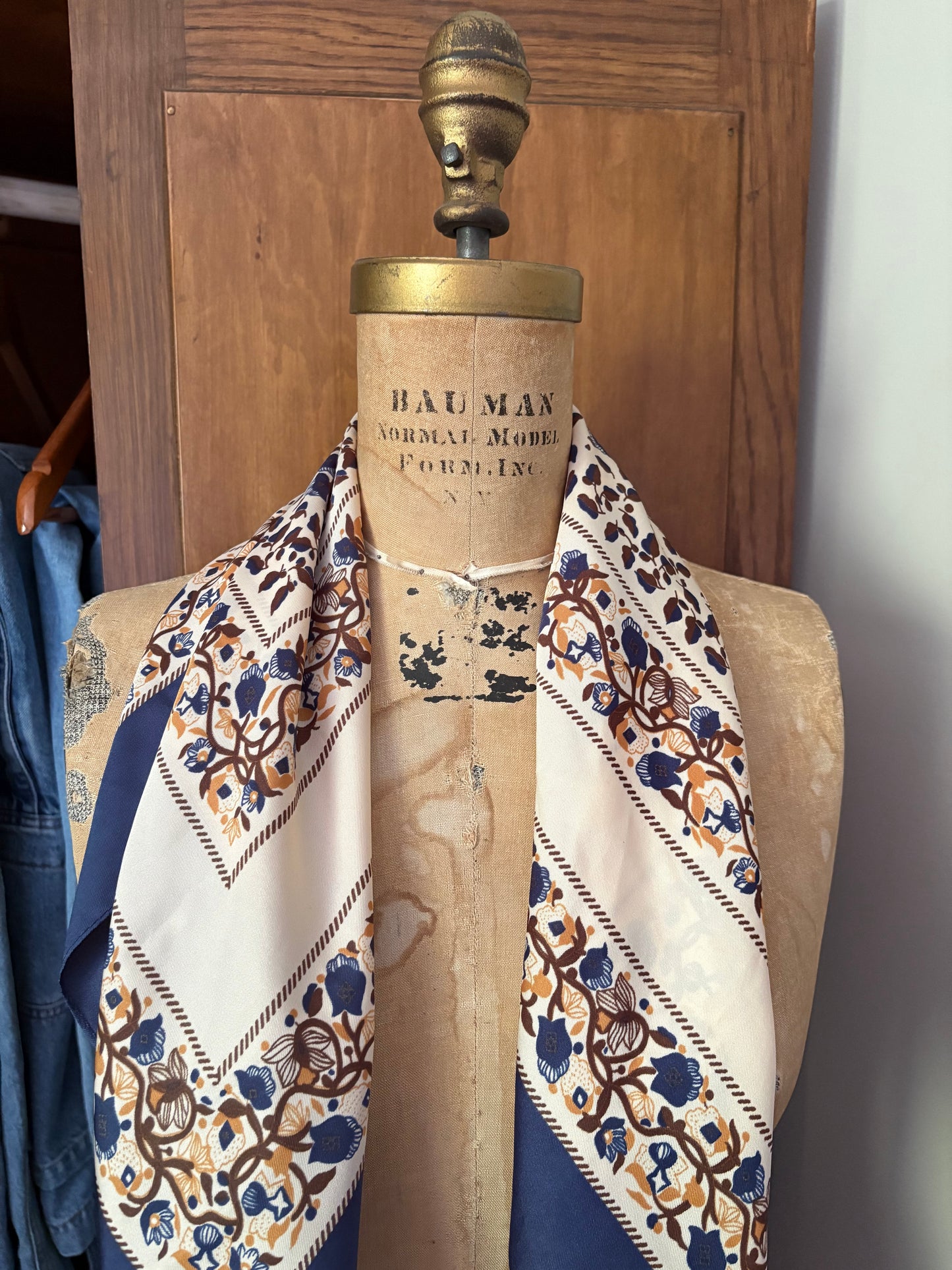 Foulard carré fleuri