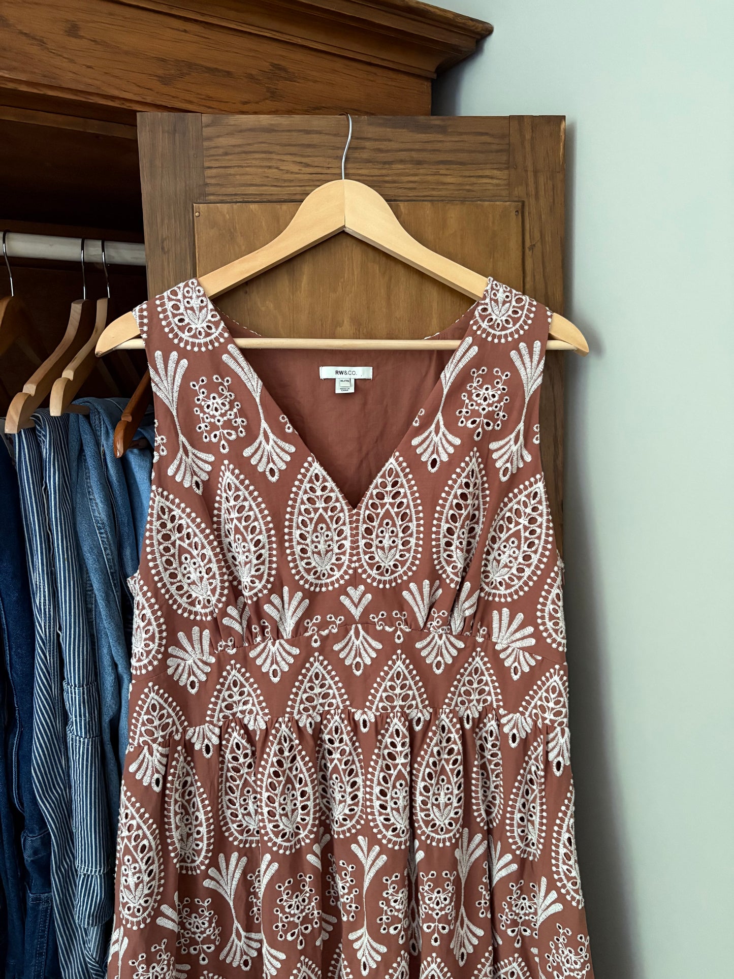 Robe avec broderies anglaise Rw&Co (L/Xl)