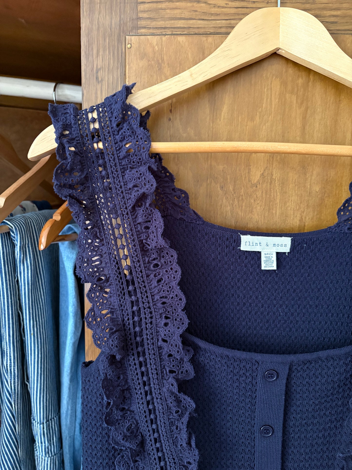 Camisole marine avec broderies (Small)