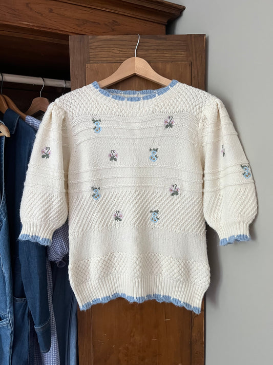 Tricot à manche courte avec broderies (Medium)