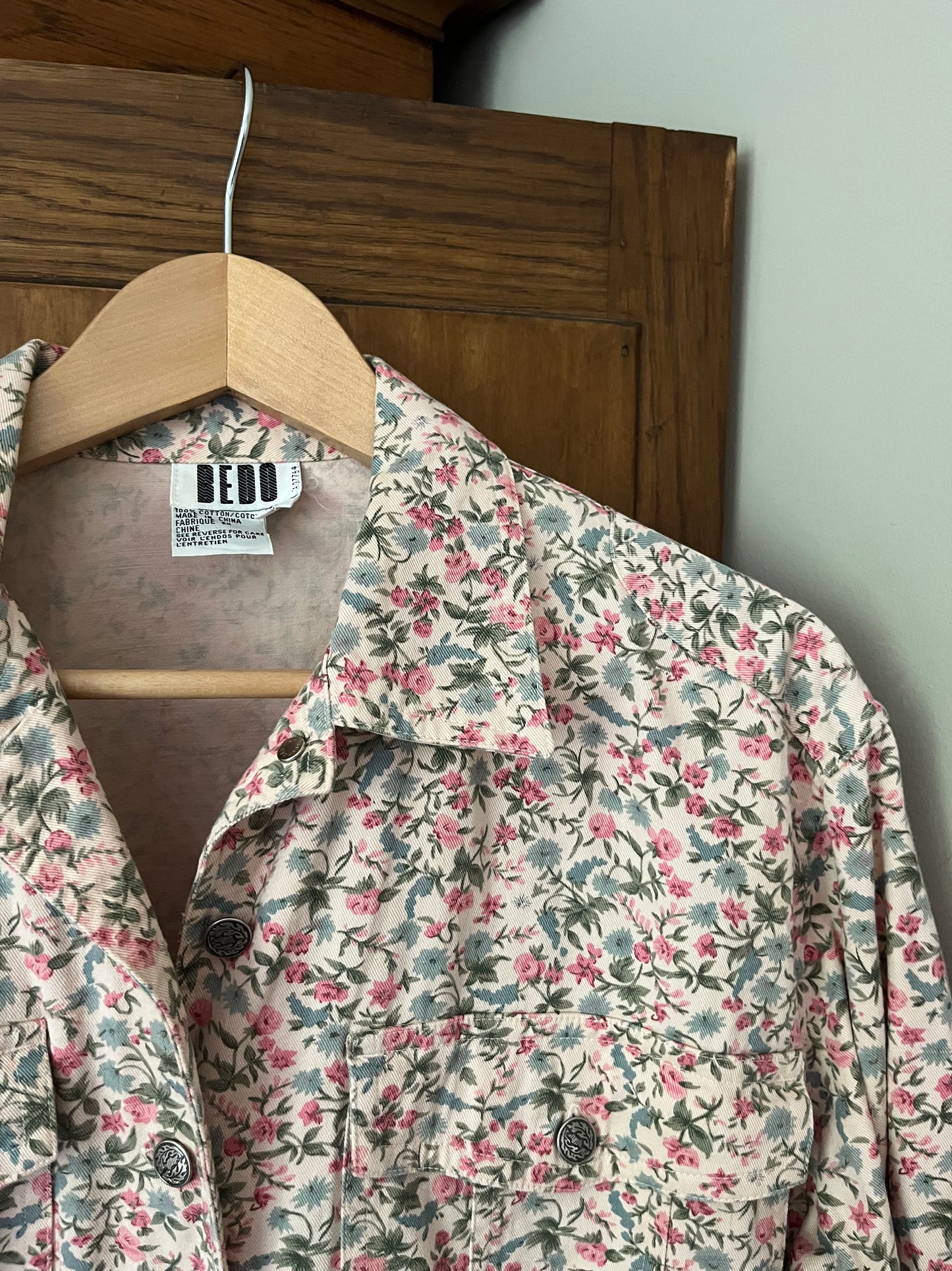 Manteau court en denim fleuri (Médium)