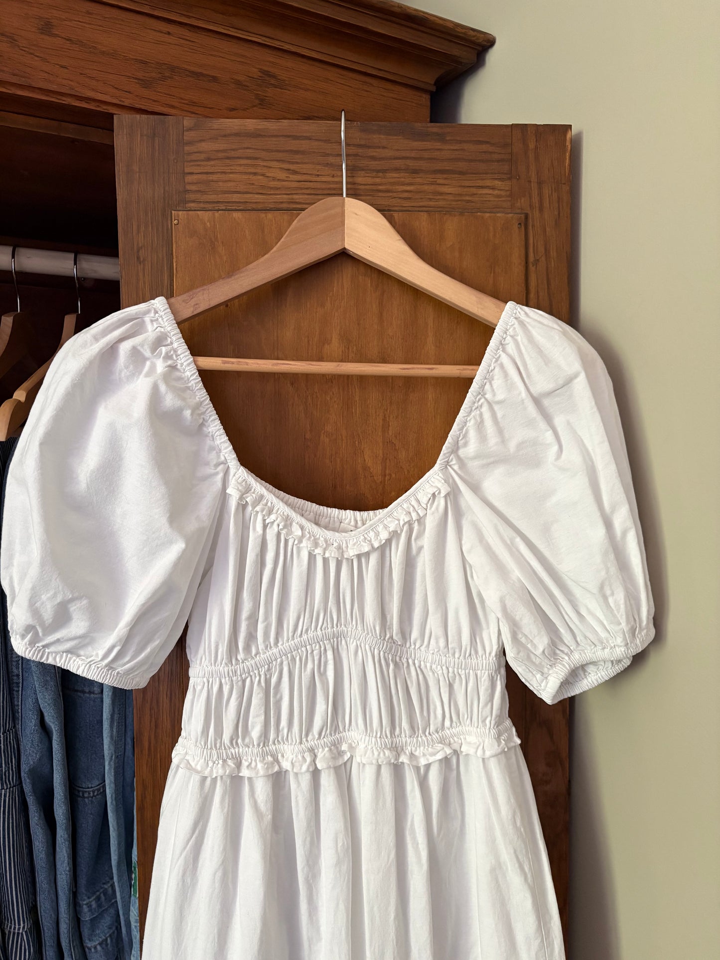 Robe longue blanche avec manches bouffantes (Xsmall)