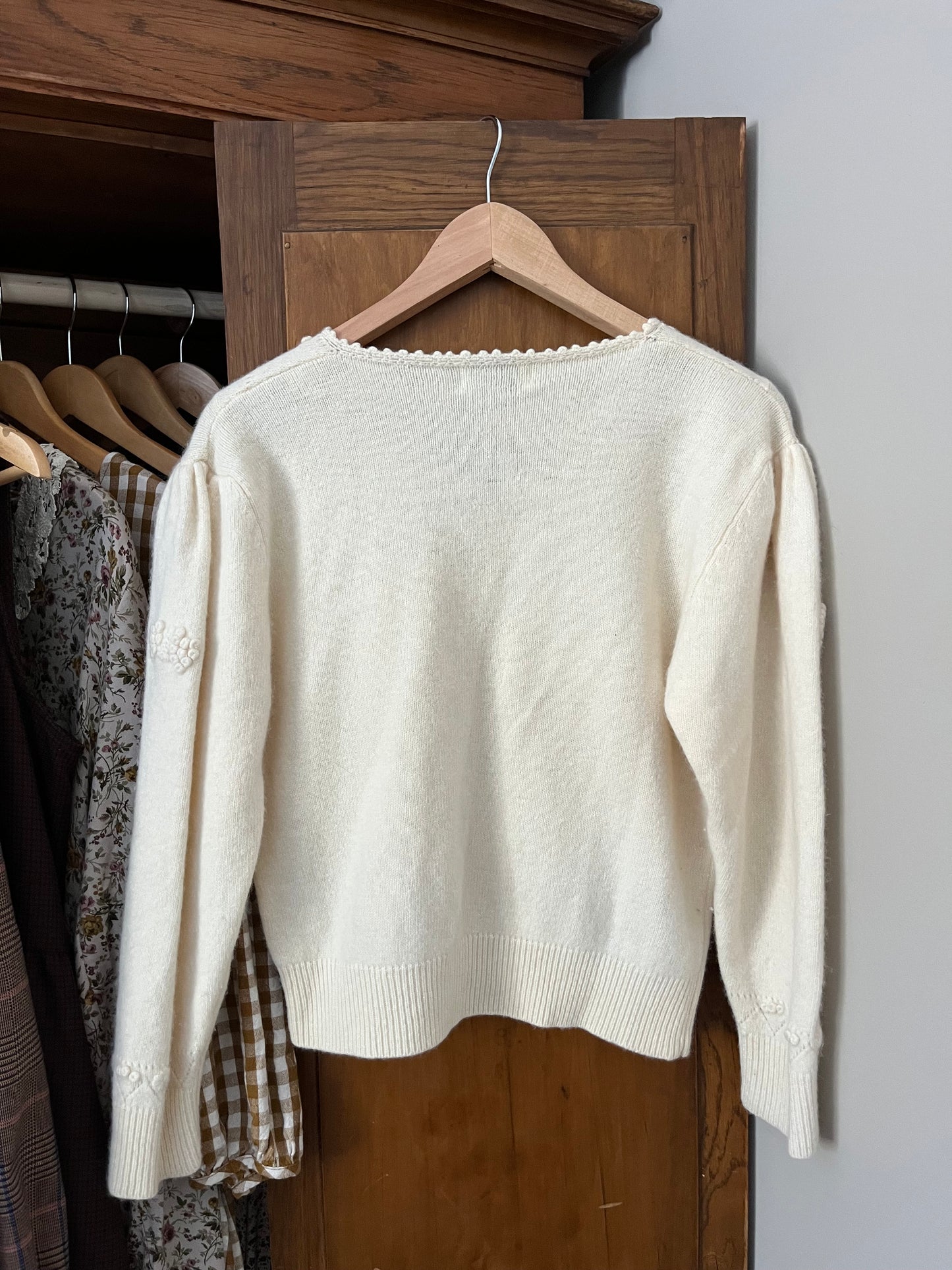 Laine crème avec broderies (Small)