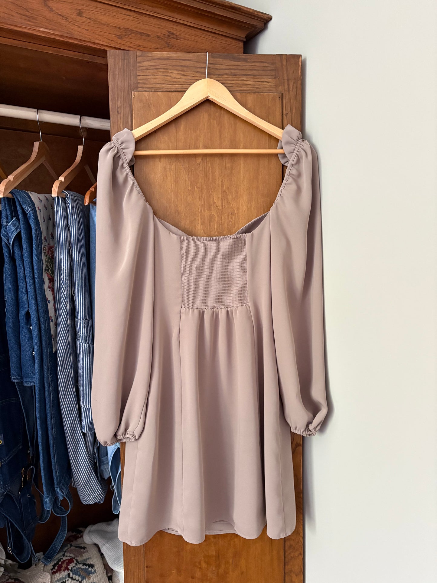 Robe beige Aritzia (Small)