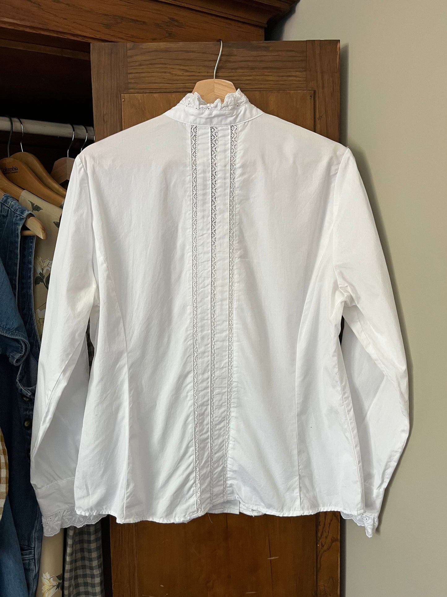 Chemise avec broderies (Médium)